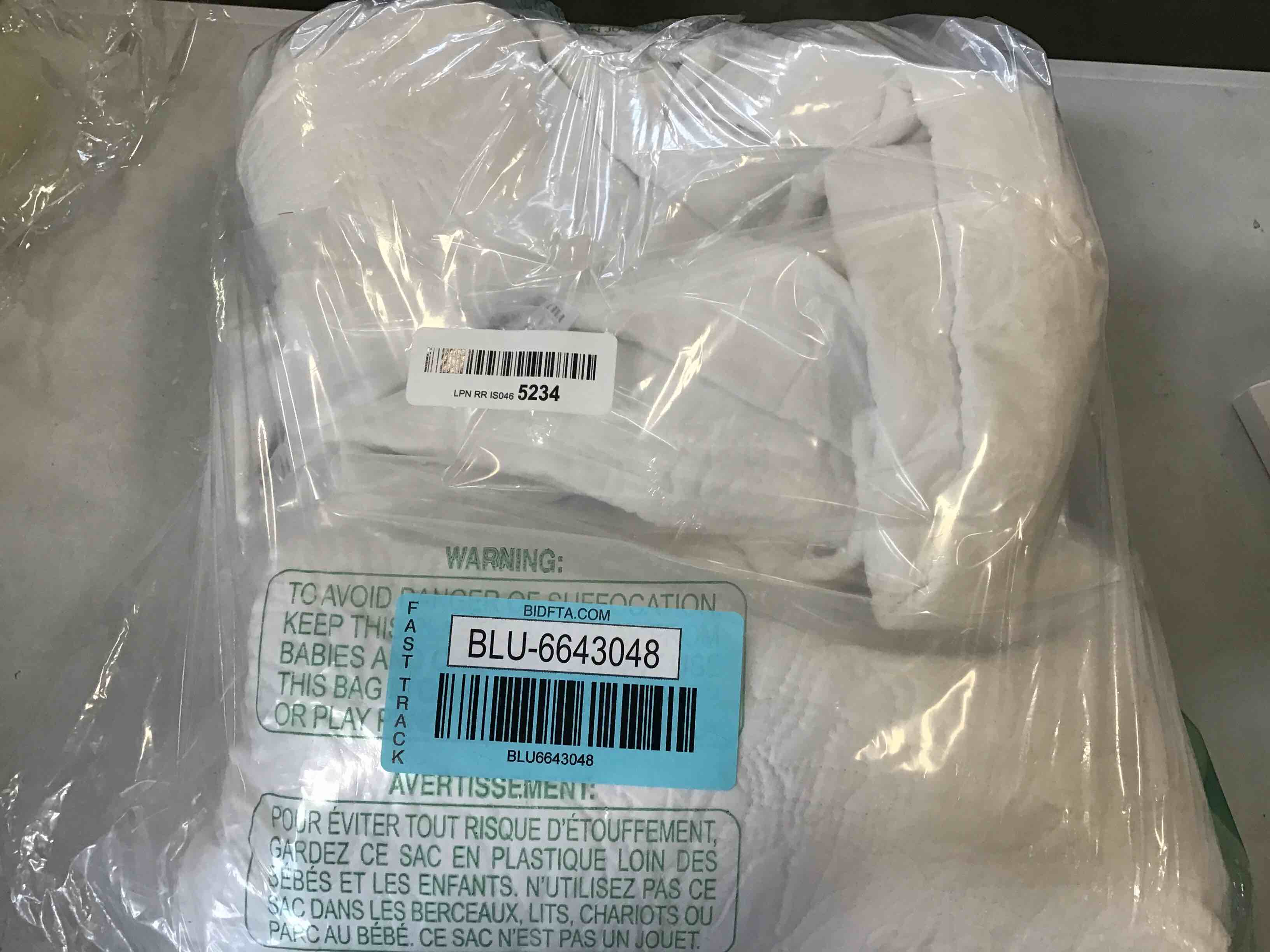 https://s3.amazonaws.com/lotting-images-prod/bidfta/BLU6643048_1719605648073.jpeg
