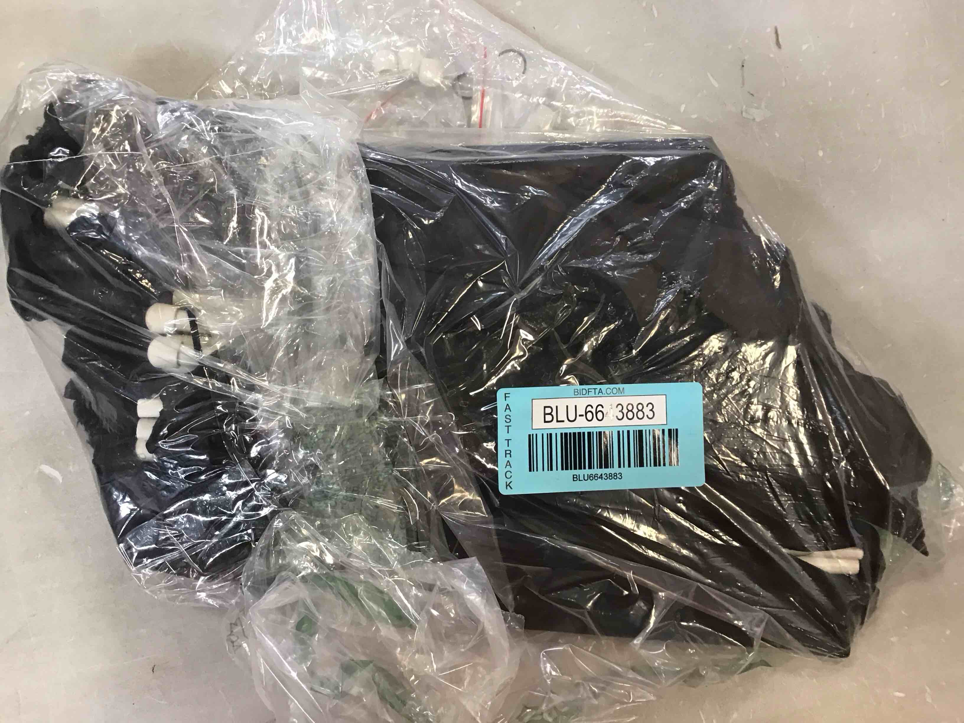 https://s3.amazonaws.com/lotting-images-prod/bidfta/BLU6643883_1720463868107.jpeg