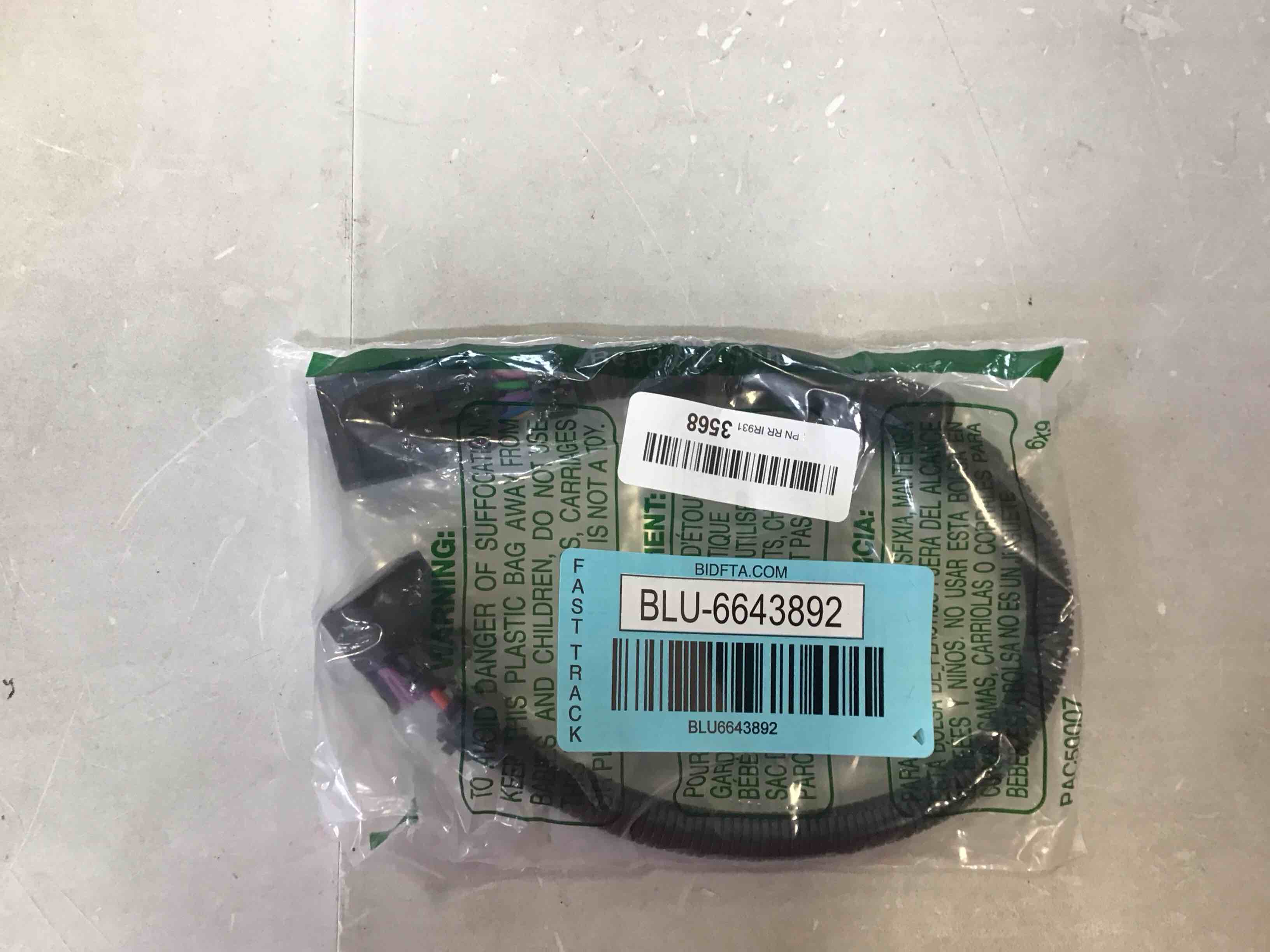 https://s3.amazonaws.com/lotting-images-prod/bidfta/BLU6643892_1720464754797.jpeg