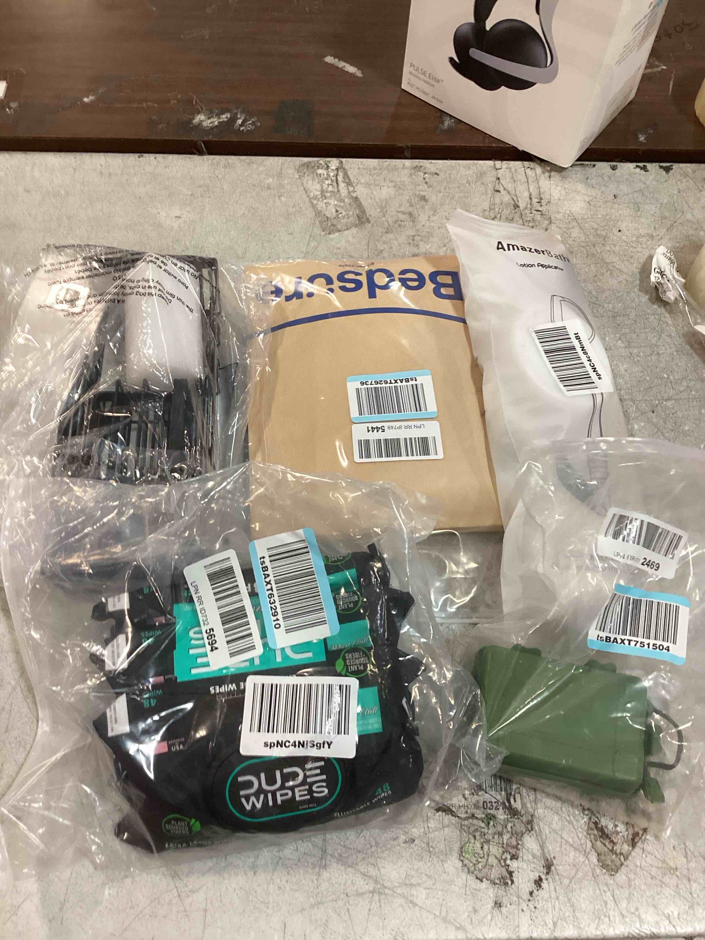 https://s3.amazonaws.com/lotting-images-prod/bidfta/BLU6644107_1719865303554.jpeg