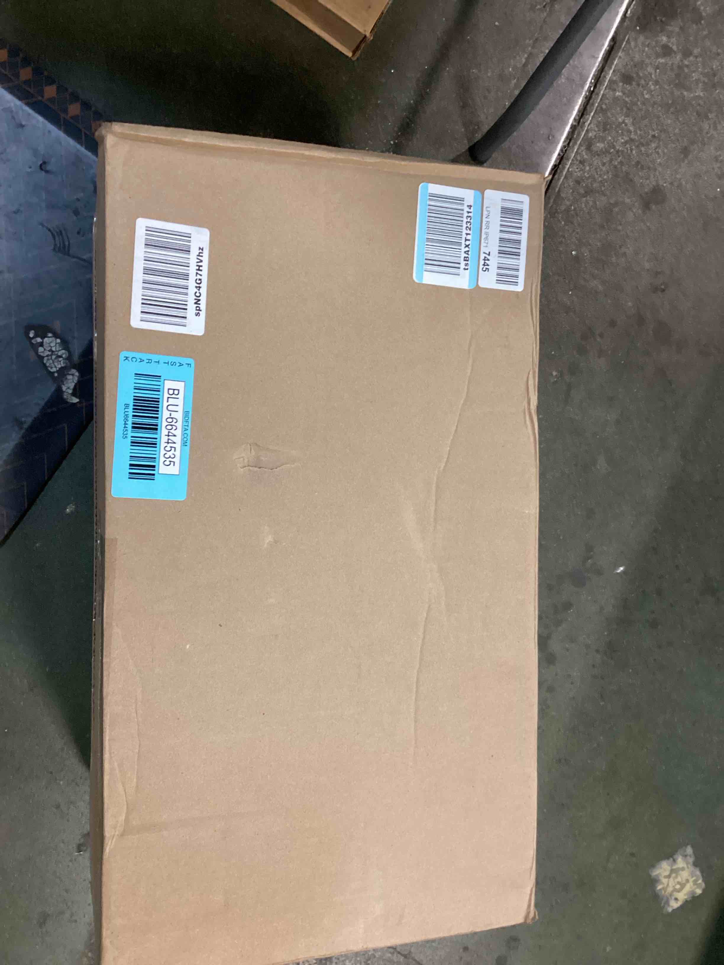 https://s3.amazonaws.com/lotting-images-prod/bidfta/BLU6644535_1720179790797.jpeg