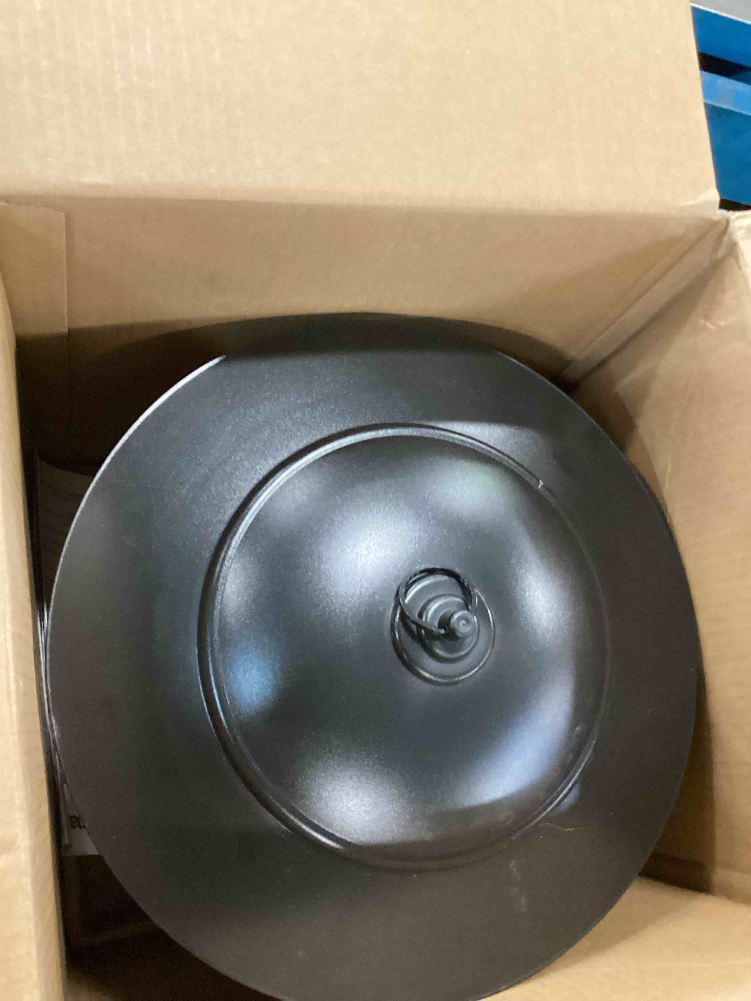 https://s3.amazonaws.com/lotting-images-prod/bidfta/BLU6644940_1720468138972.jpeg
