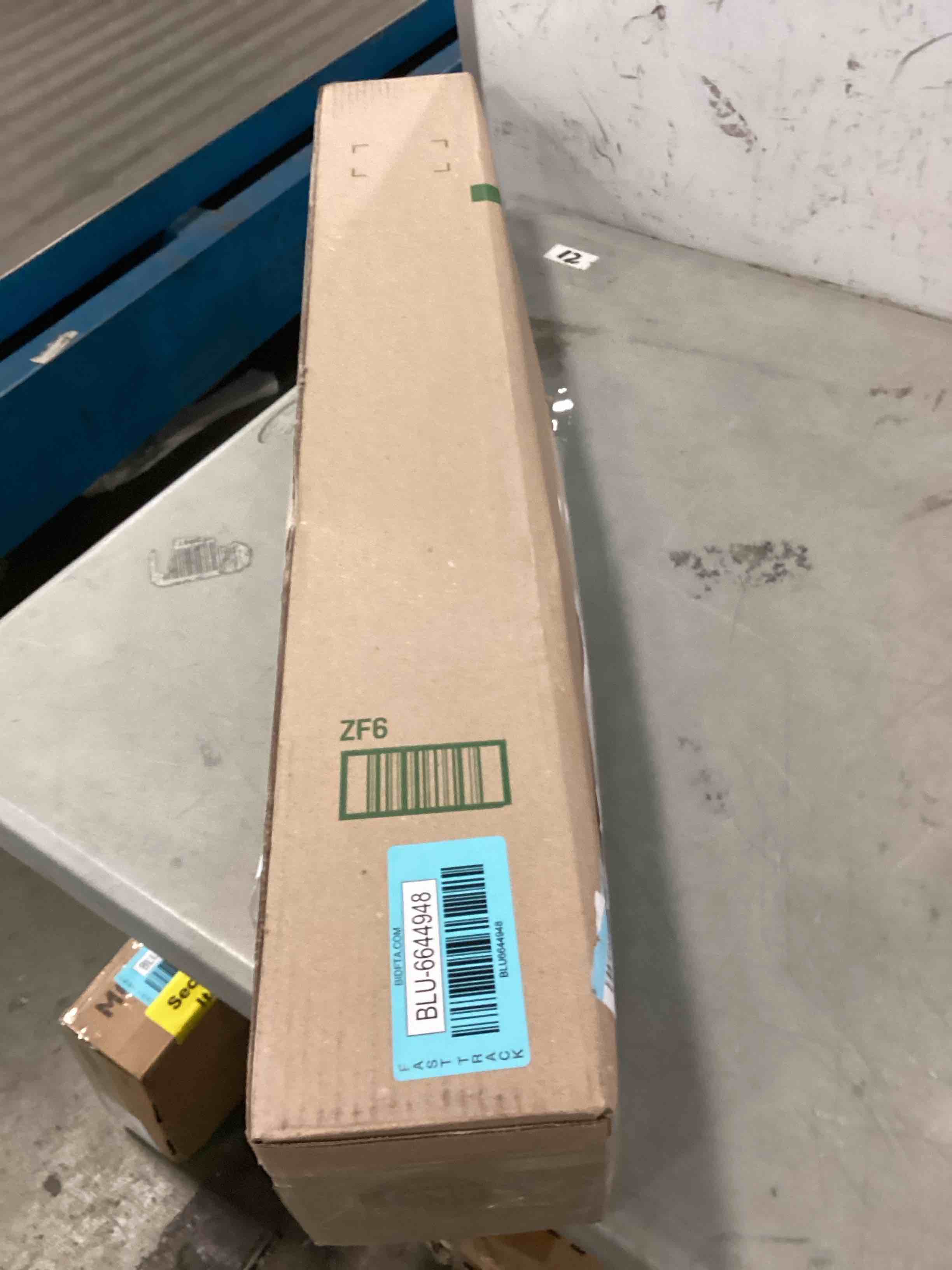 https://s3.amazonaws.com/lotting-images-prod/bidfta/BLU6644948_1720469202010.jpeg