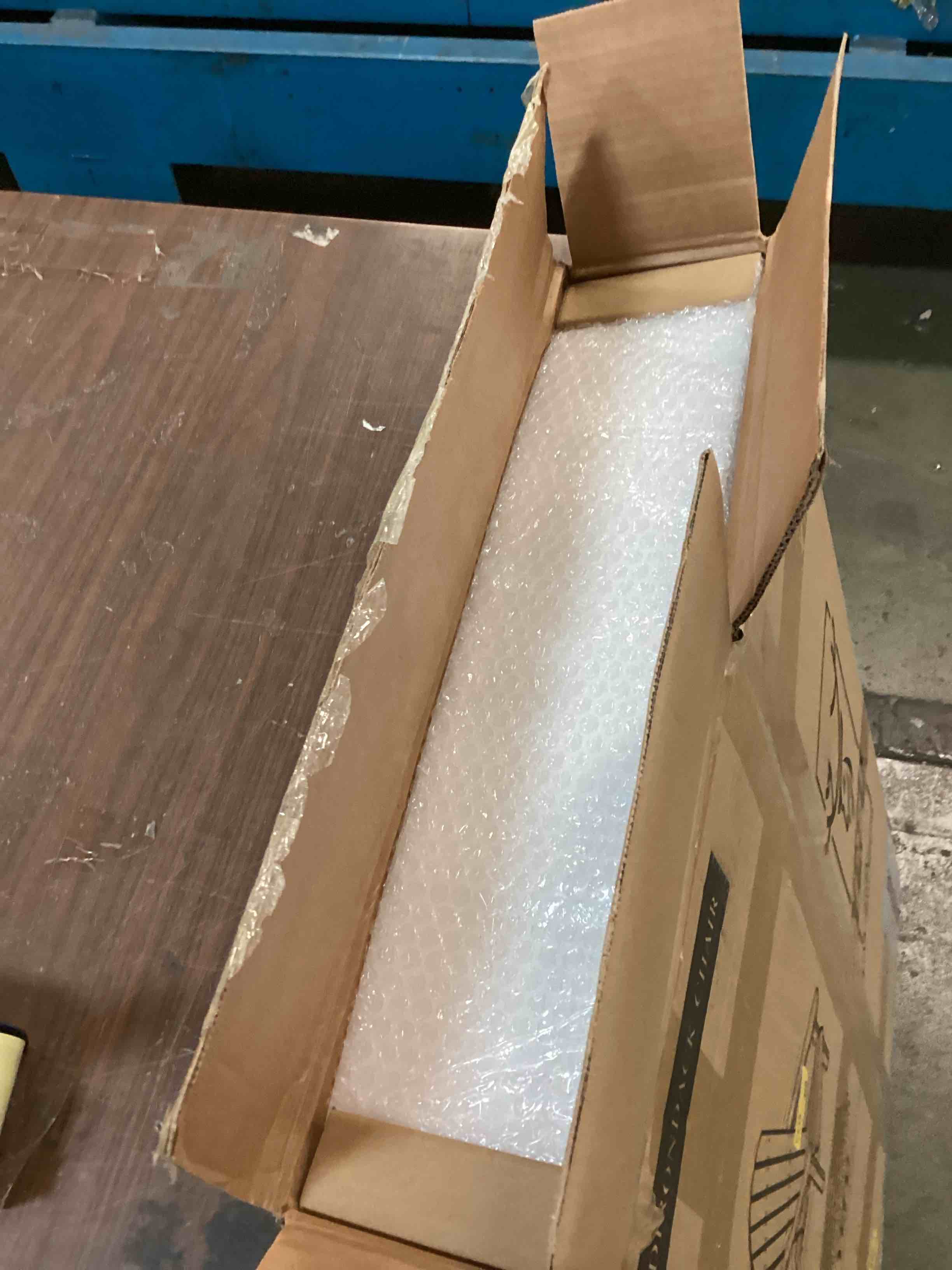 https://s3.amazonaws.com/lotting-images-prod/bidfta/BLU6645445_1719487172233.jpeg