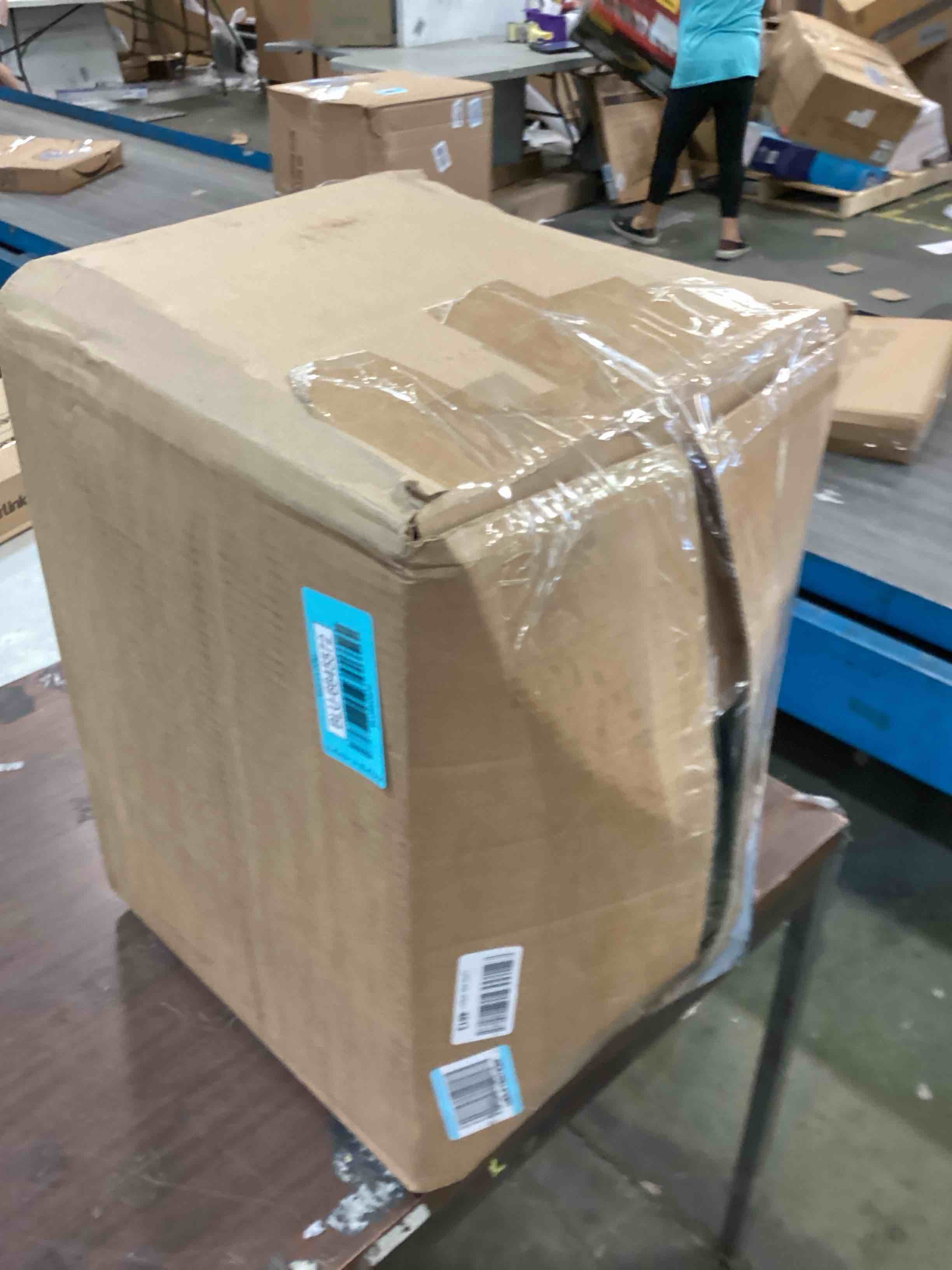 https://s3.amazonaws.com/lotting-images-prod/bidfta/BLU6645572_1719504575922.jpeg