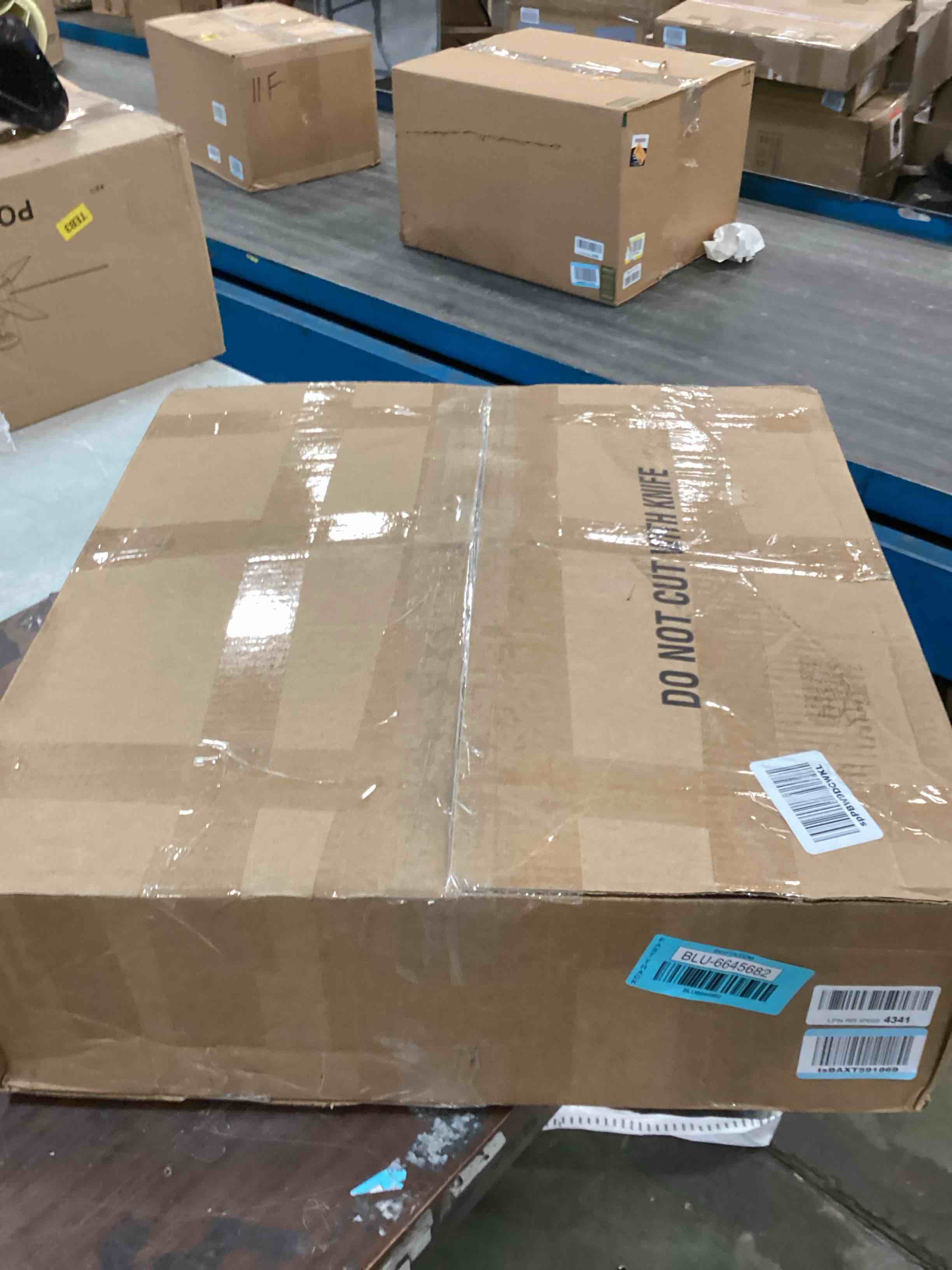 https://s3.amazonaws.com/lotting-images-prod/bidfta/BLU6645682_1719518220757.jpeg