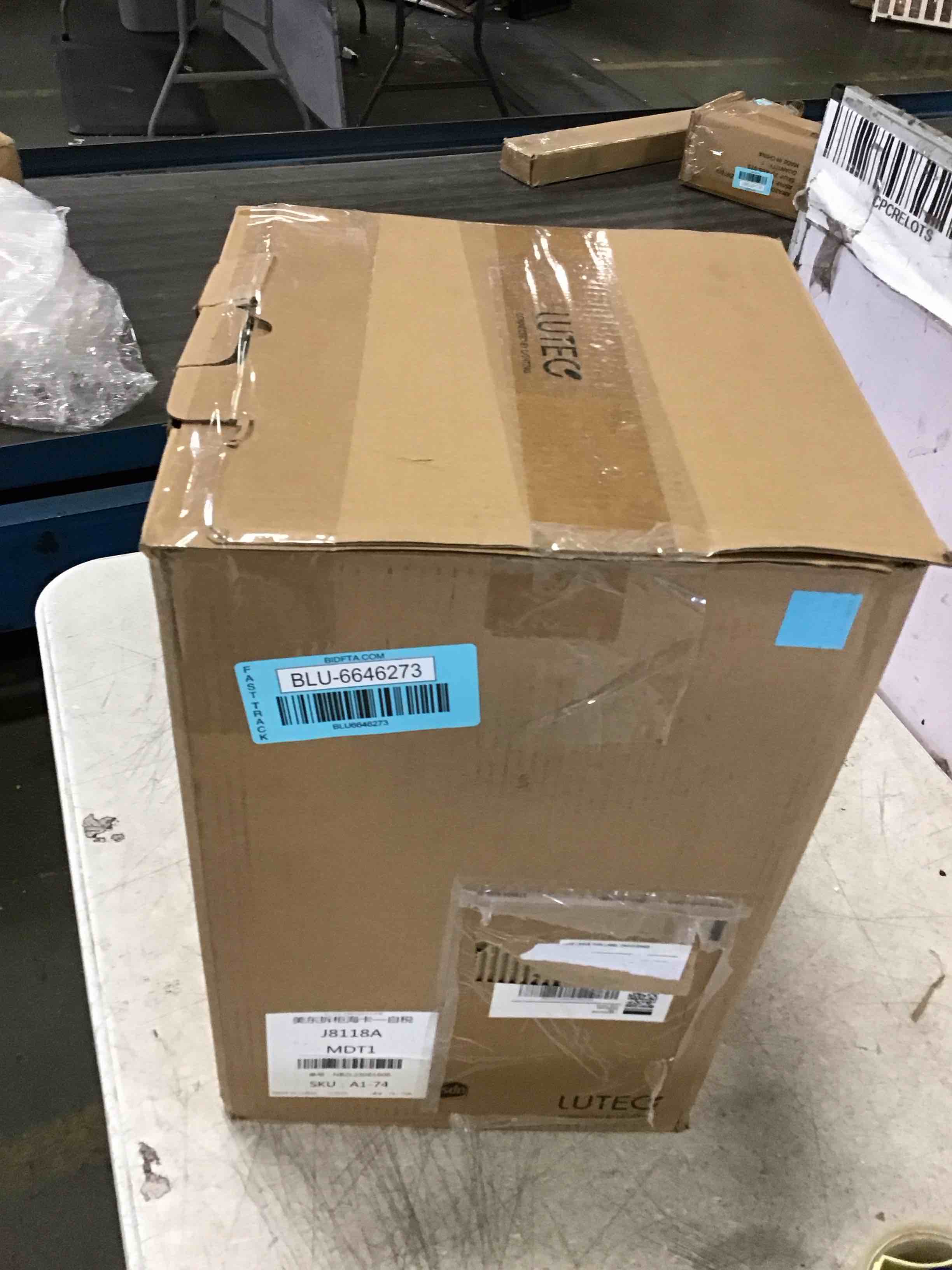 https://s3.amazonaws.com/lotting-images-prod/bidfta/BLU6646273_1720443171866.jpeg