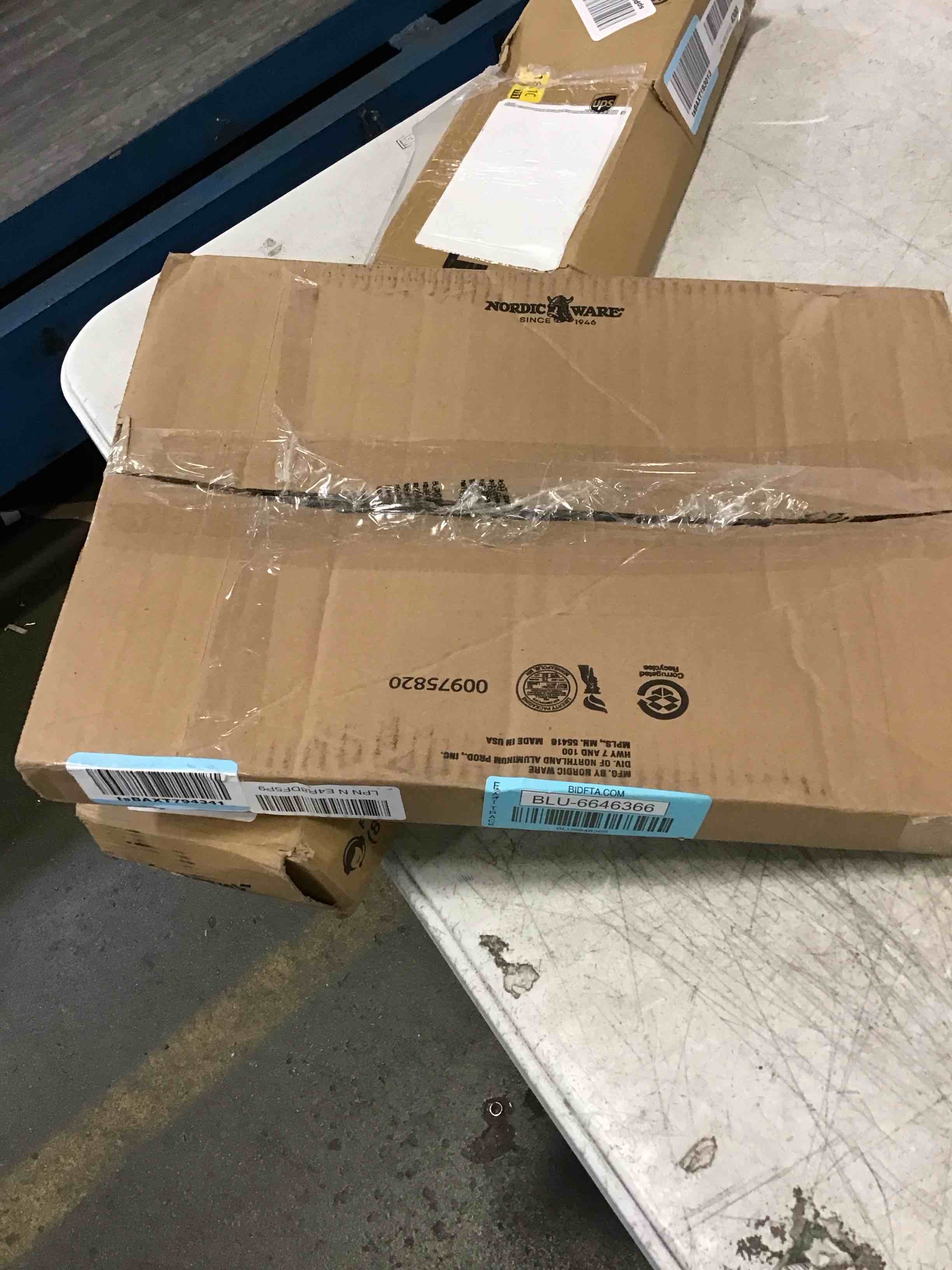 https://s3.amazonaws.com/lotting-images-prod/bidfta/BLU6646366_1720454959067.jpeg