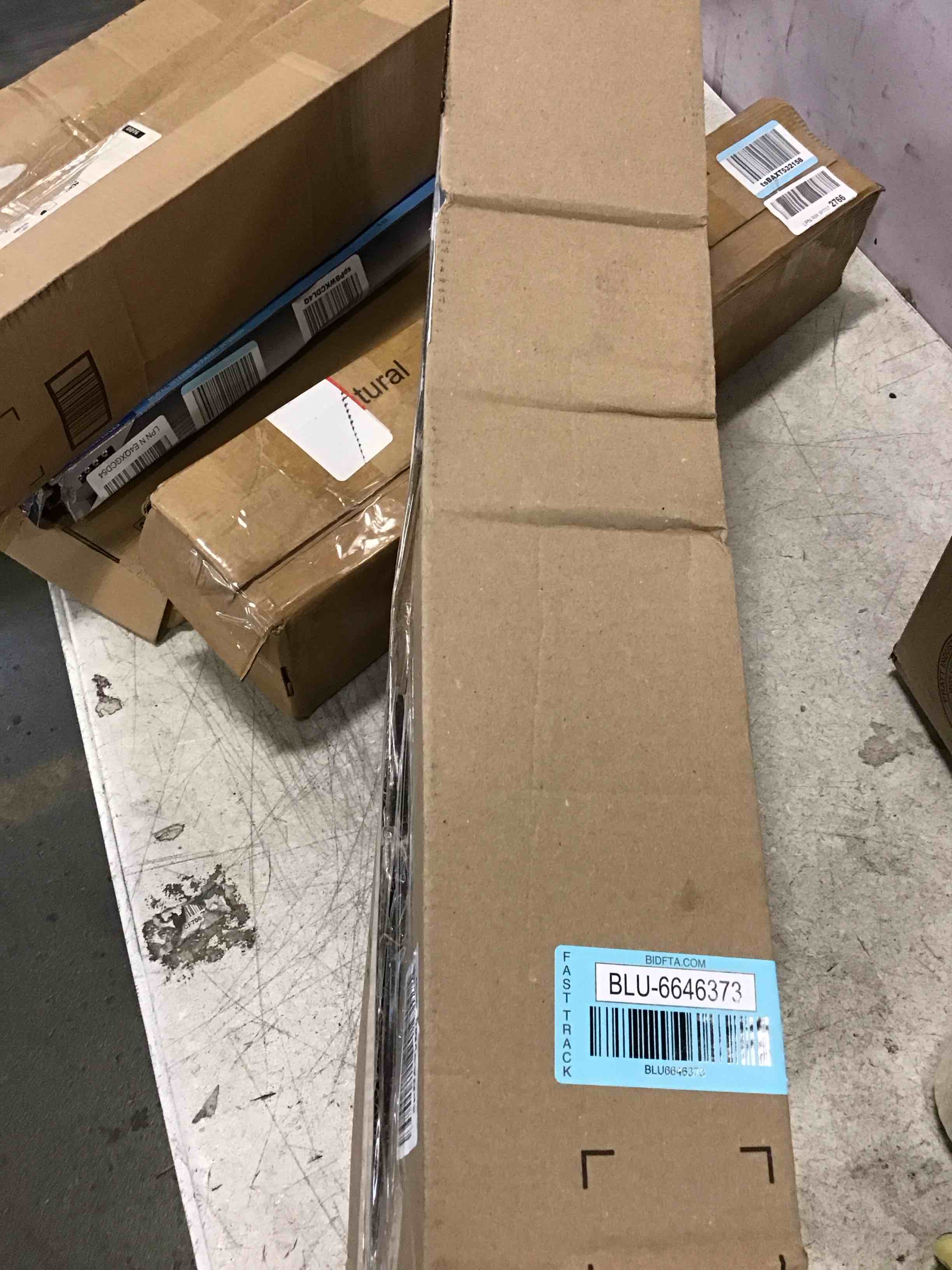 https://s3.amazonaws.com/lotting-images-prod/bidfta/BLU6646373_1720455715475.jpeg