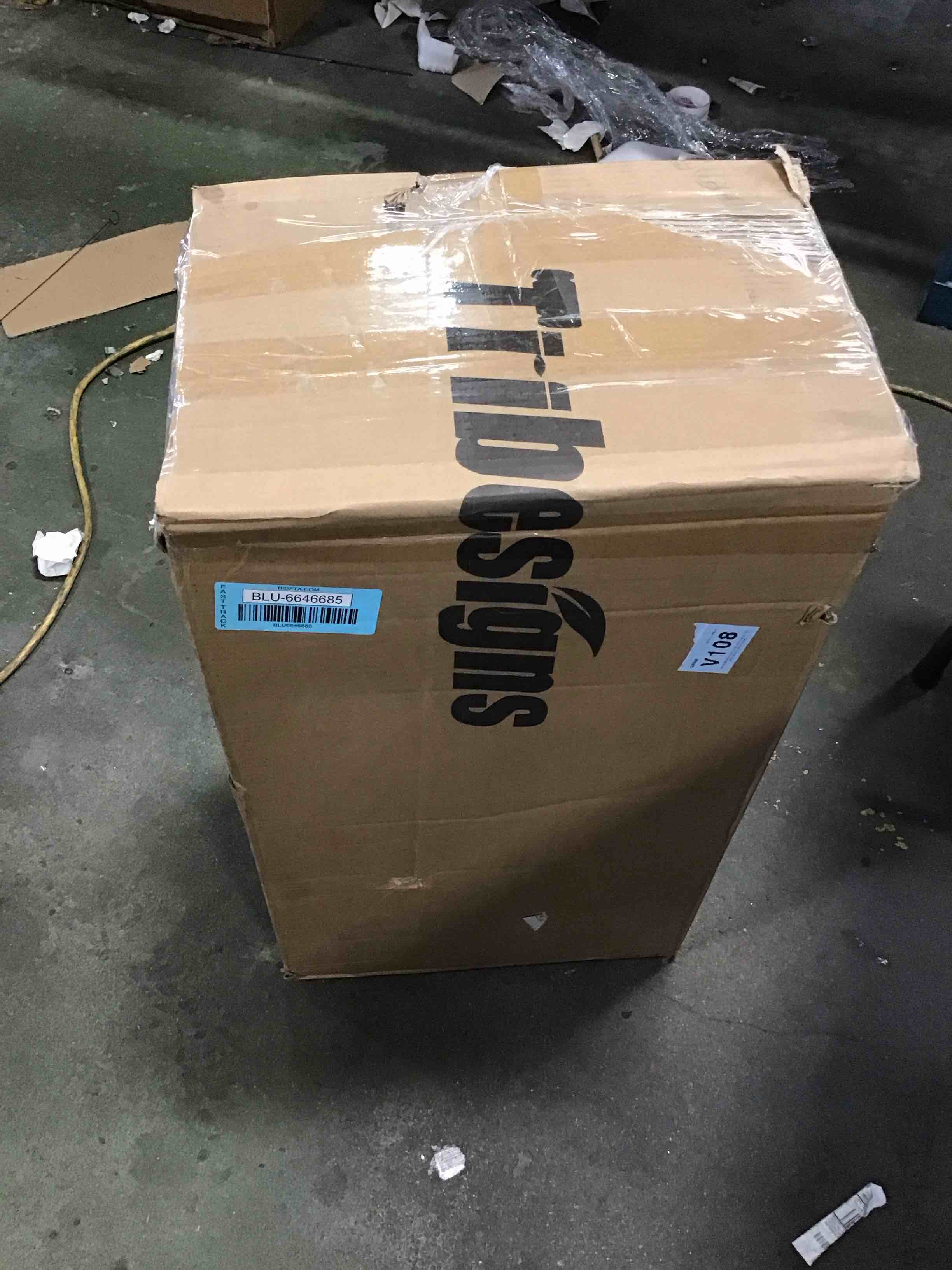 https://s3.amazonaws.com/lotting-images-prod/bidfta/BLU6646685_1720548745238.jpeg