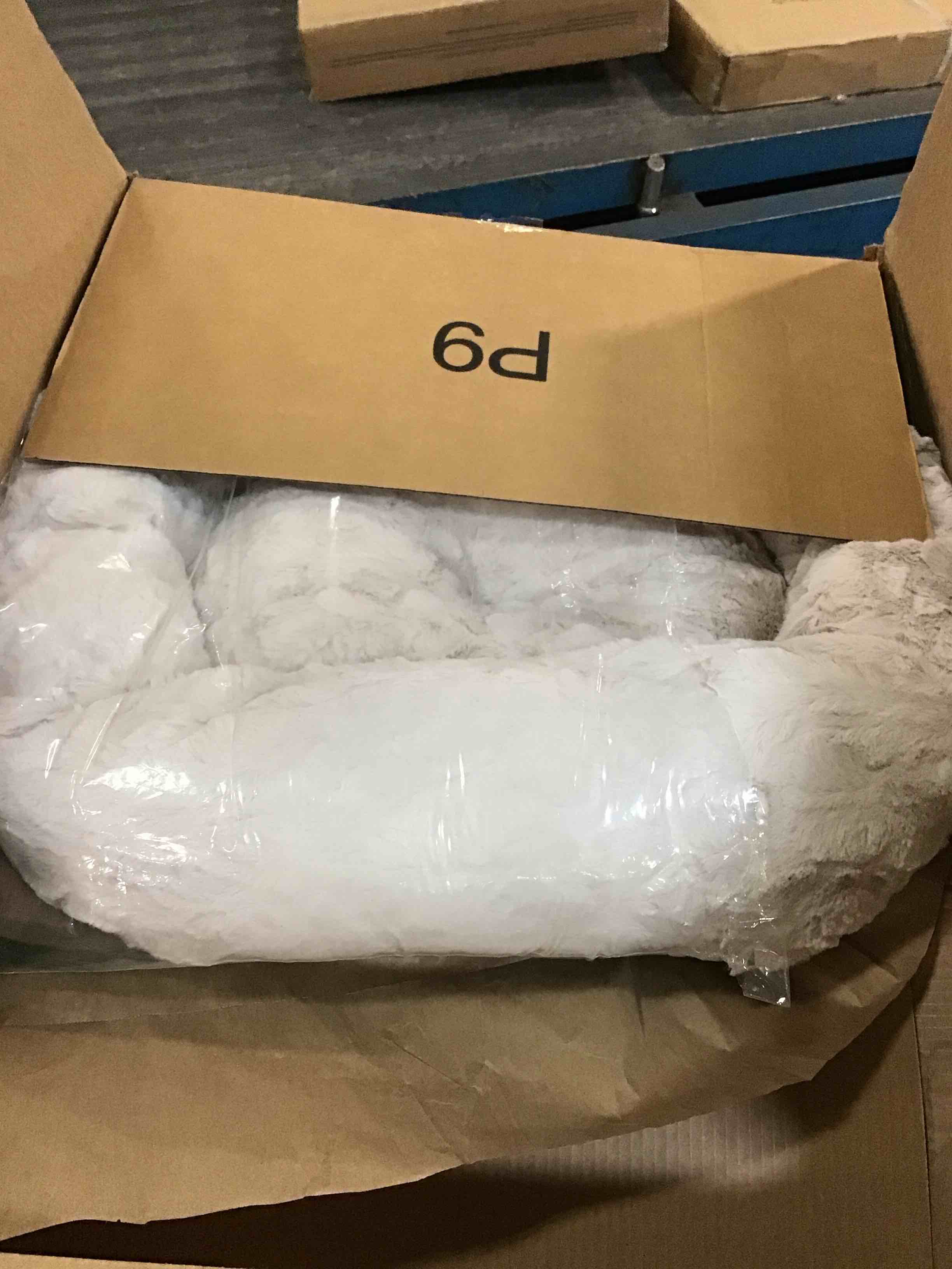 https://s3.amazonaws.com/lotting-images-prod/bidfta/BLU6646775_1720619605278.jpeg