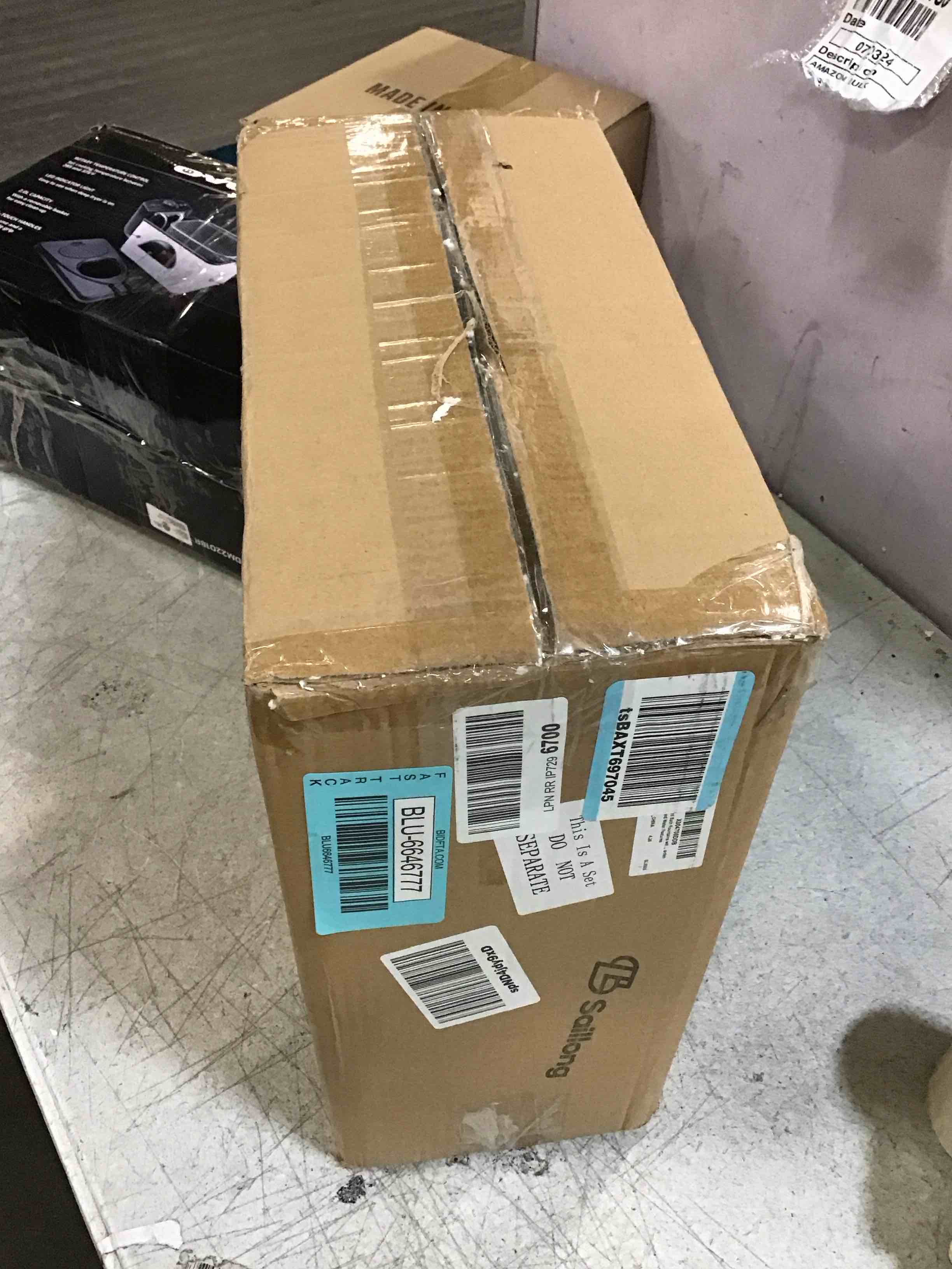 https://s3.amazonaws.com/lotting-images-prod/bidfta/BLU6646777_1720619884786.jpeg
