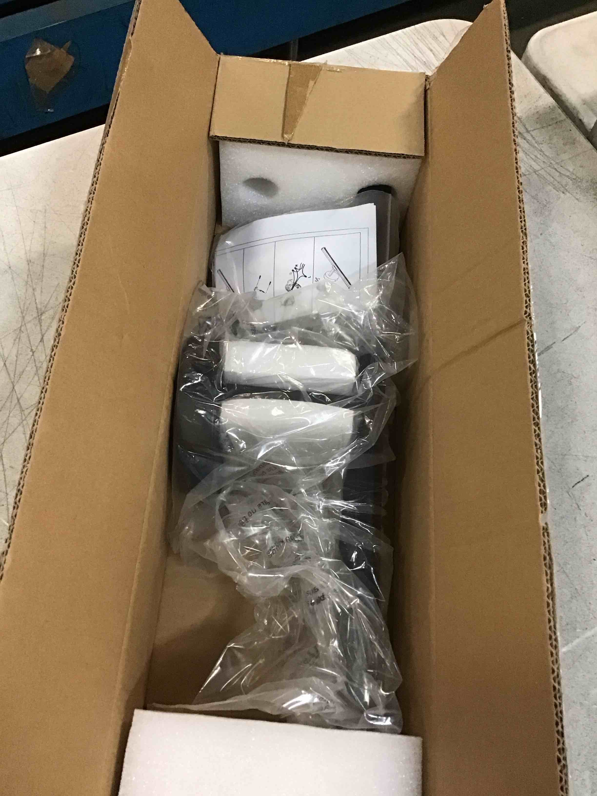 https://s3.amazonaws.com/lotting-images-prod/bidfta/BLU6646864_1720632580064.jpeg