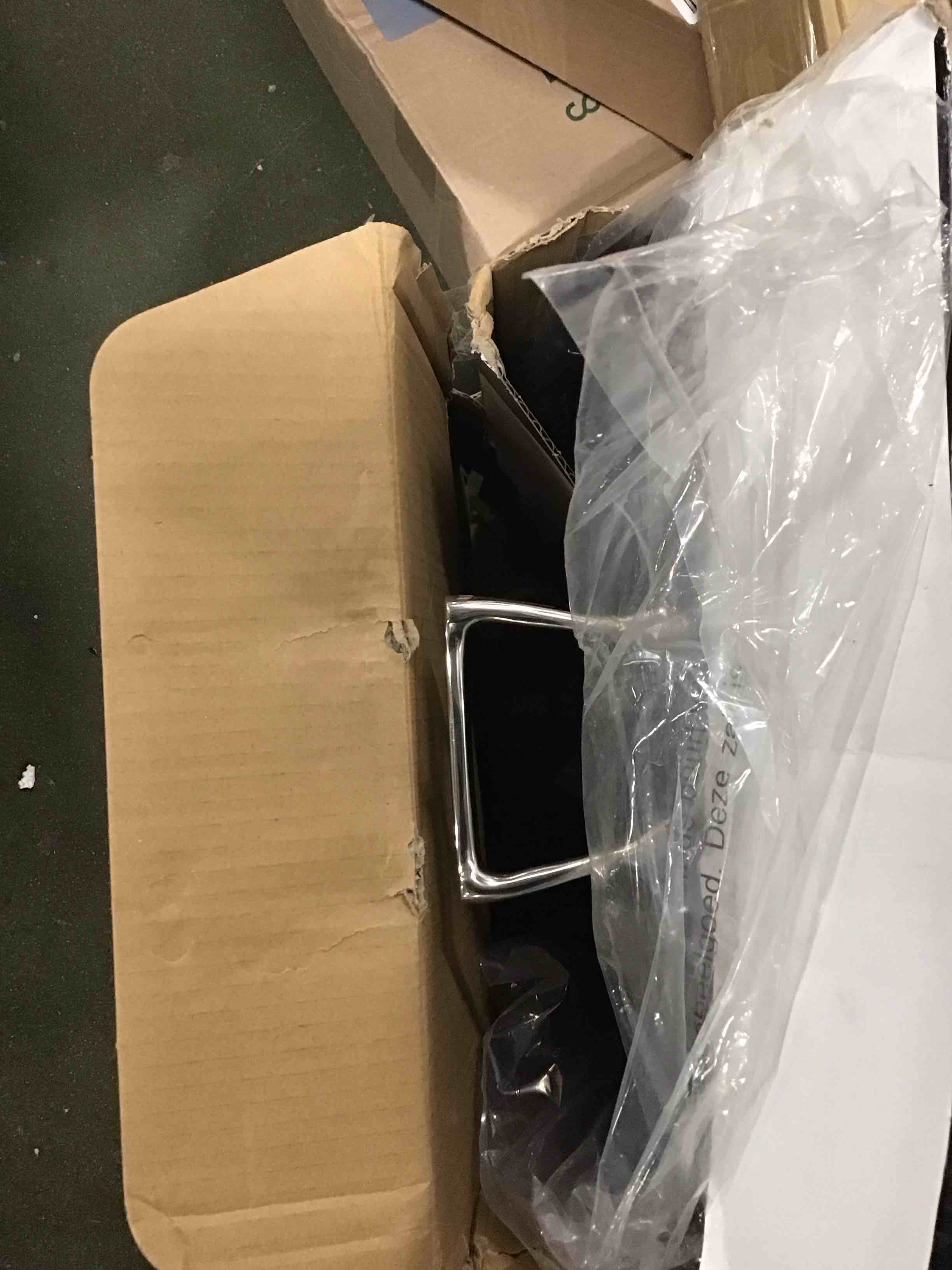 https://s3.amazonaws.com/lotting-images-prod/bidfta/BLU6647690_1719970764605.jpeg