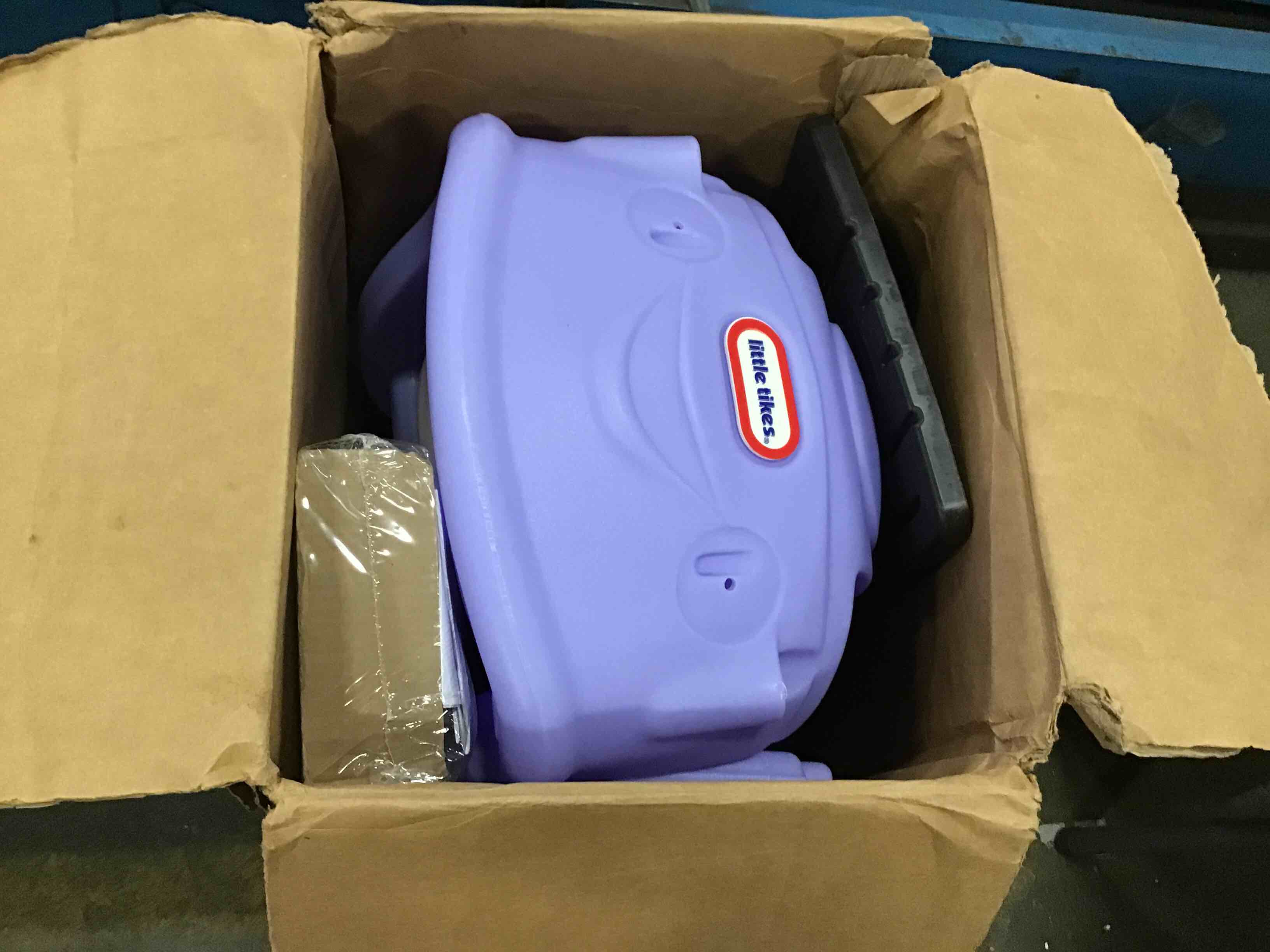 https://s3.amazonaws.com/lotting-images-prod/bidfta/BLU6647771_1720043745977.jpeg