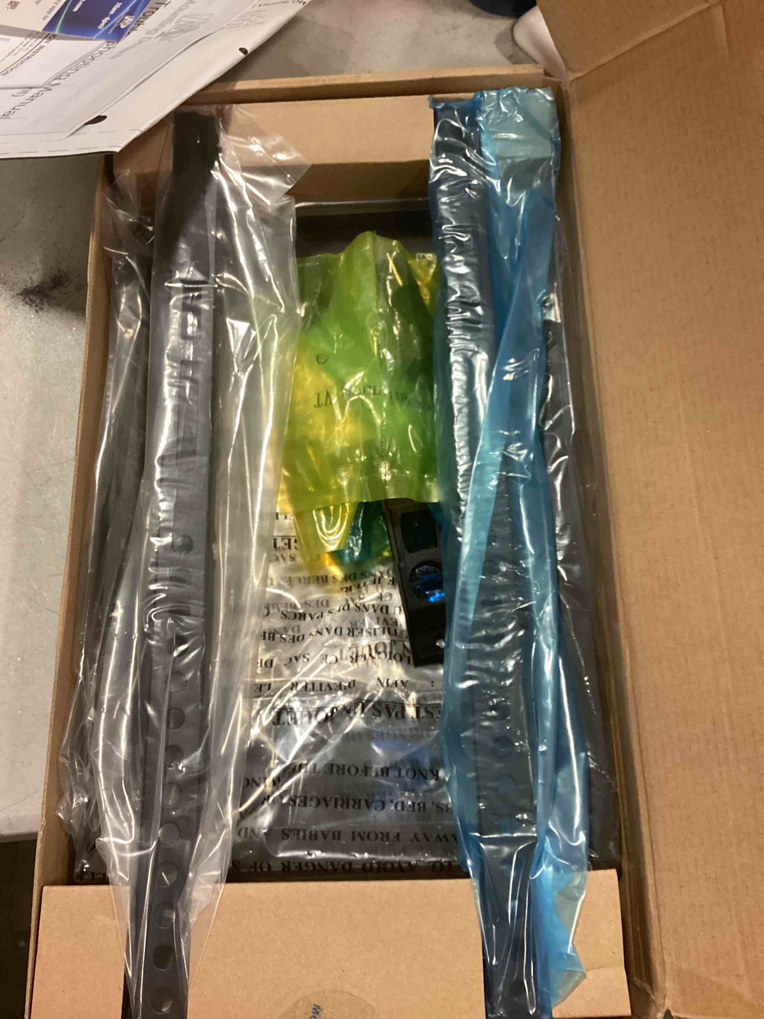 https://s3.amazonaws.com/lotting-images-prod/bidfta/BLU6647889_1720570959188.jpeg