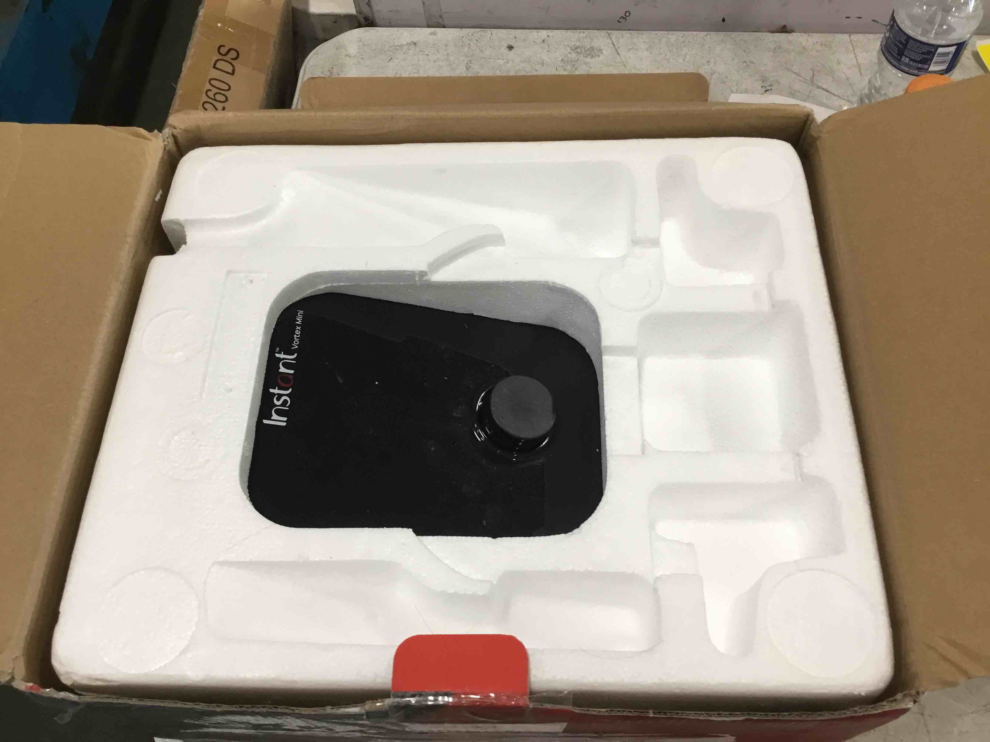 https://s3.amazonaws.com/lotting-images-prod/bidfta/BLU6648210_1720480817170.jpeg