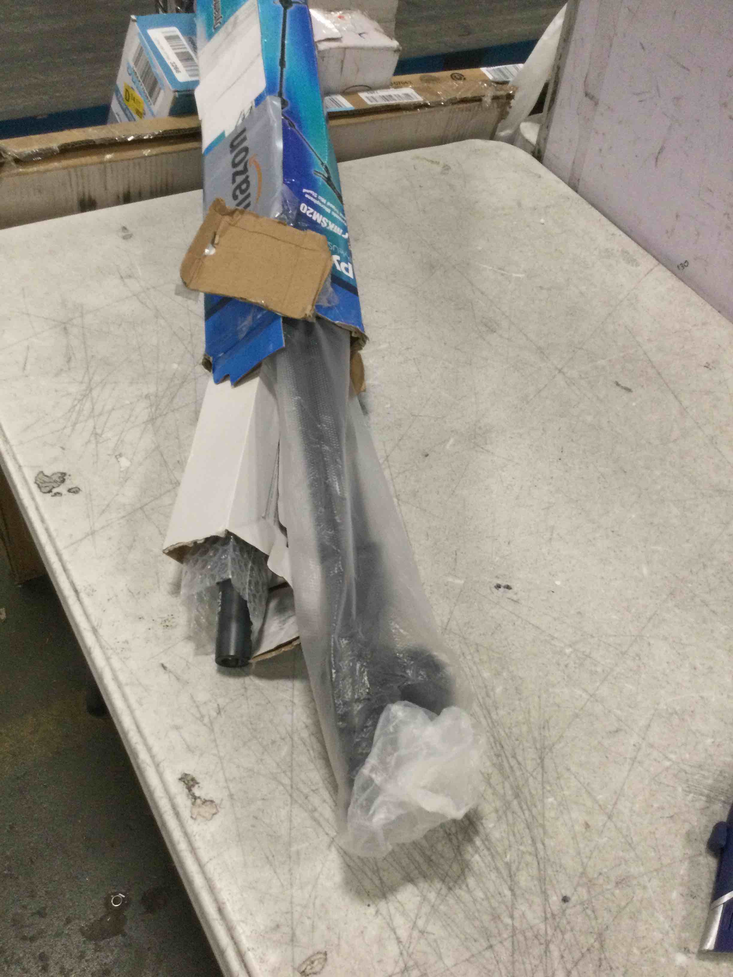 https://s3.amazonaws.com/lotting-images-prod/bidfta/BLU6648322_1720499987173.jpeg