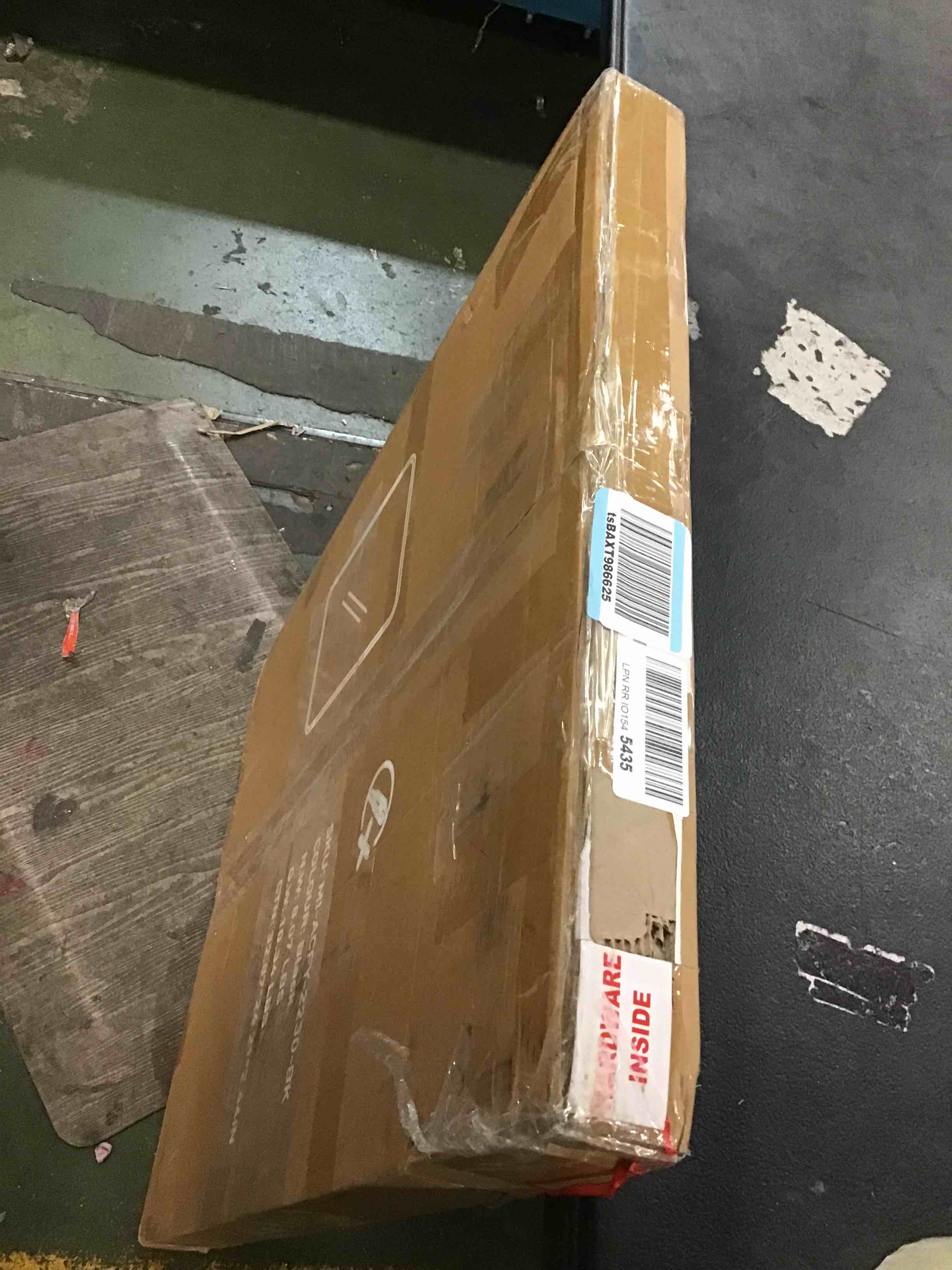 https://s3.amazonaws.com/lotting-images-prod/bidfta/BLU6648904_1720068808887.jpeg