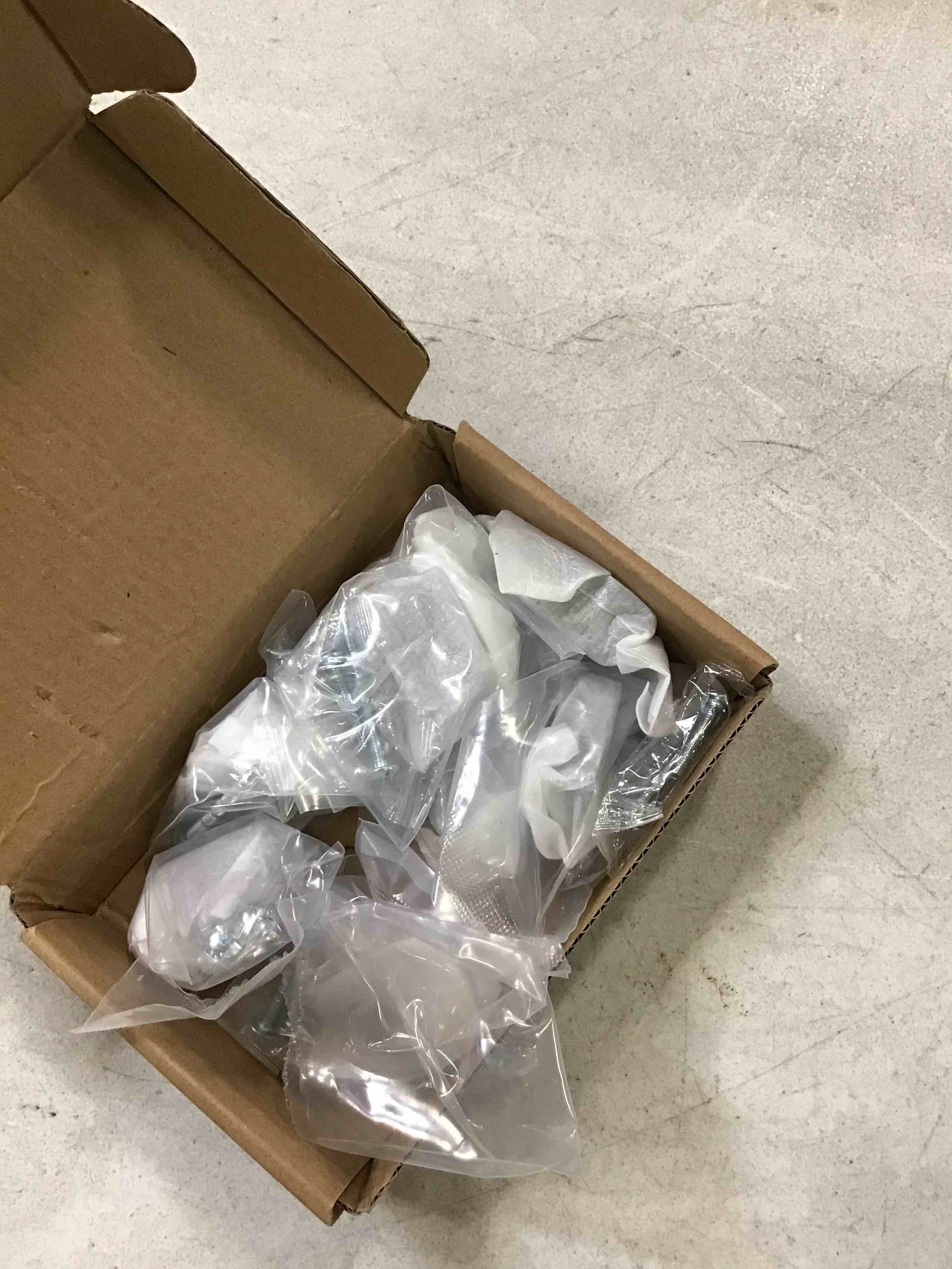 https://s3.amazonaws.com/lotting-images-prod/bidfta/BLU6648913_1720645991260.jpeg
