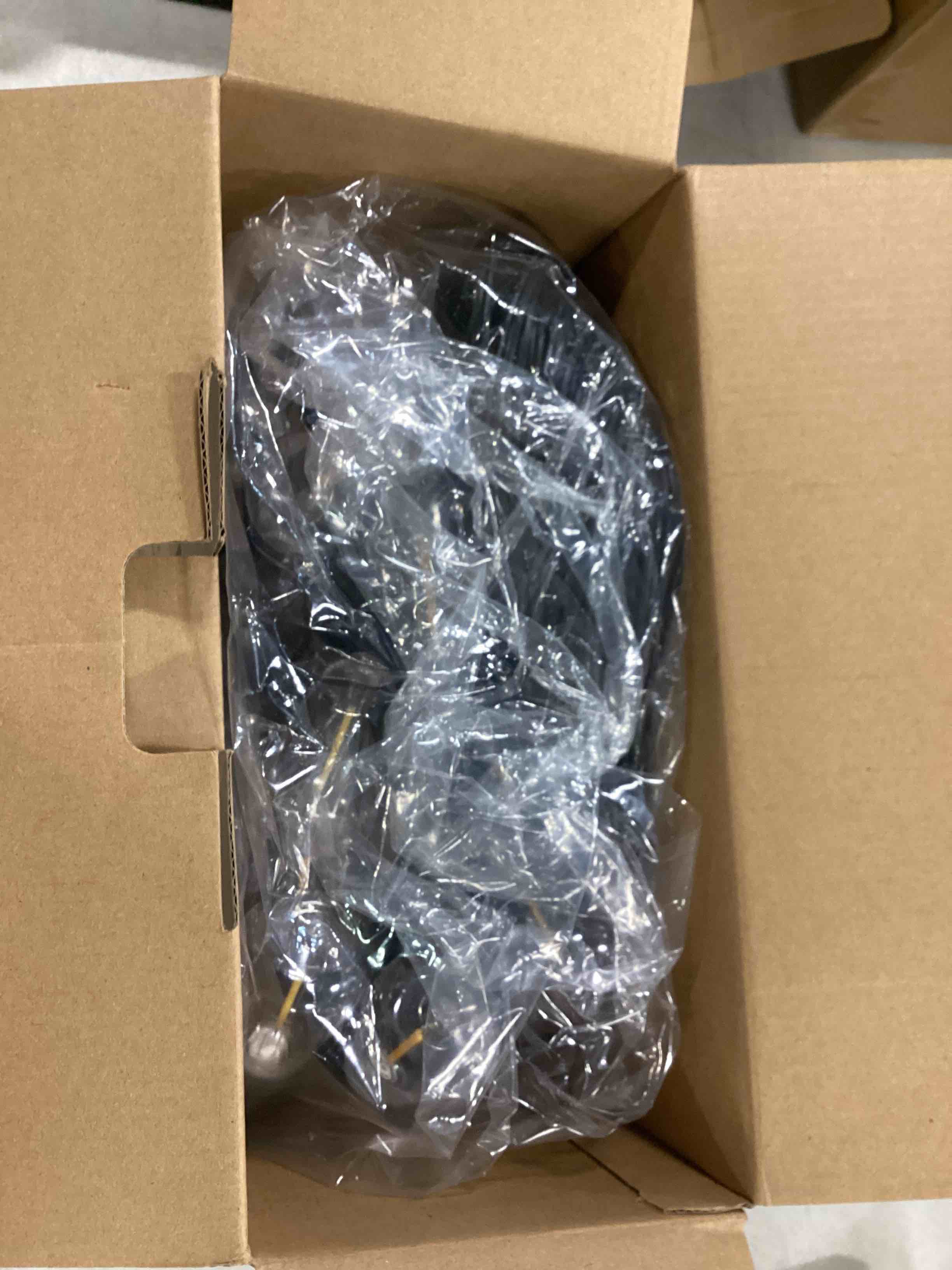 https://s3.amazonaws.com/lotting-images-prod/bidfta/BLU6649095_1720669892736.jpeg