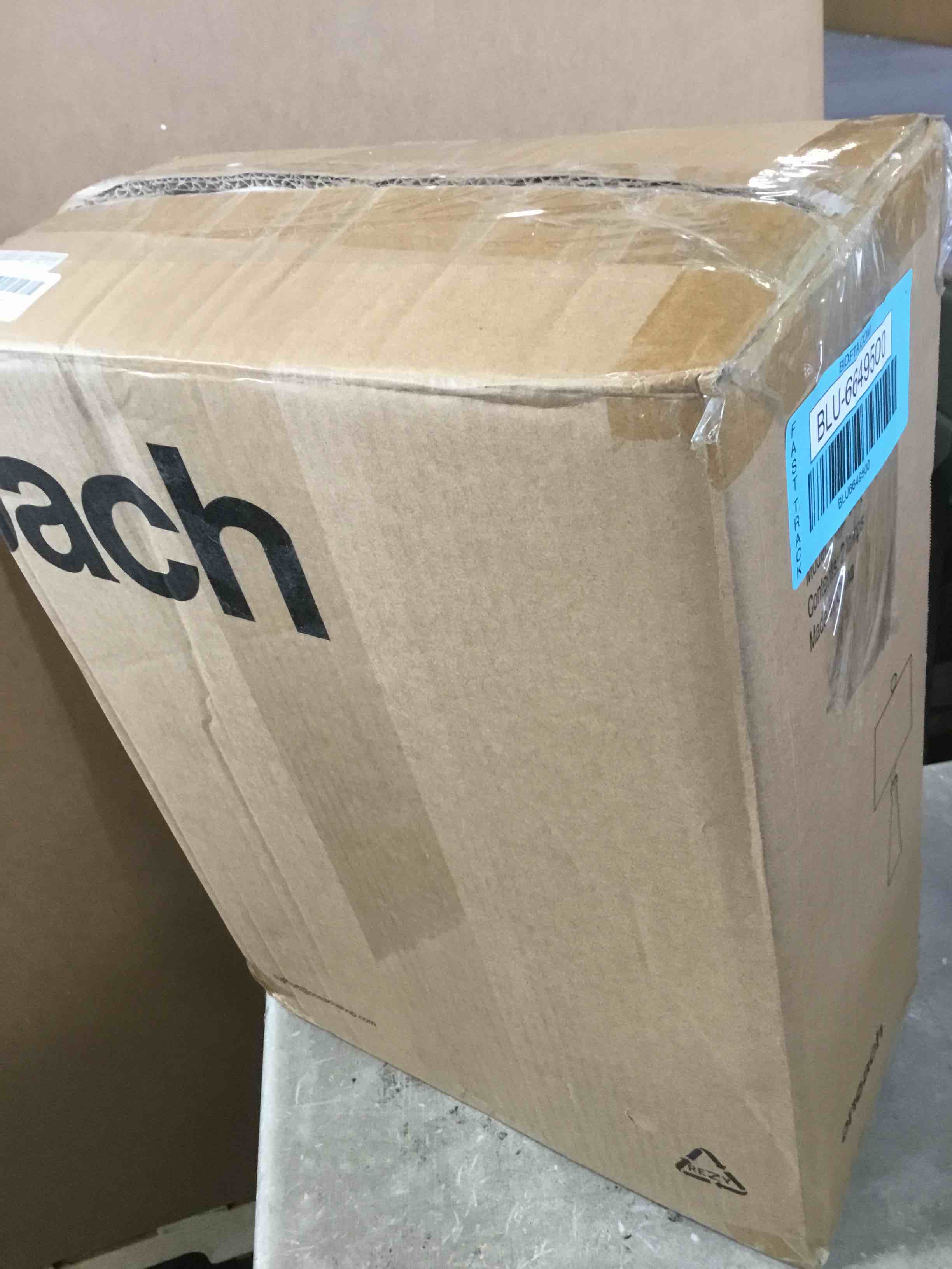 https://s3.amazonaws.com/lotting-images-prod/bidfta/BLU6649500_1722517630829.jpeg