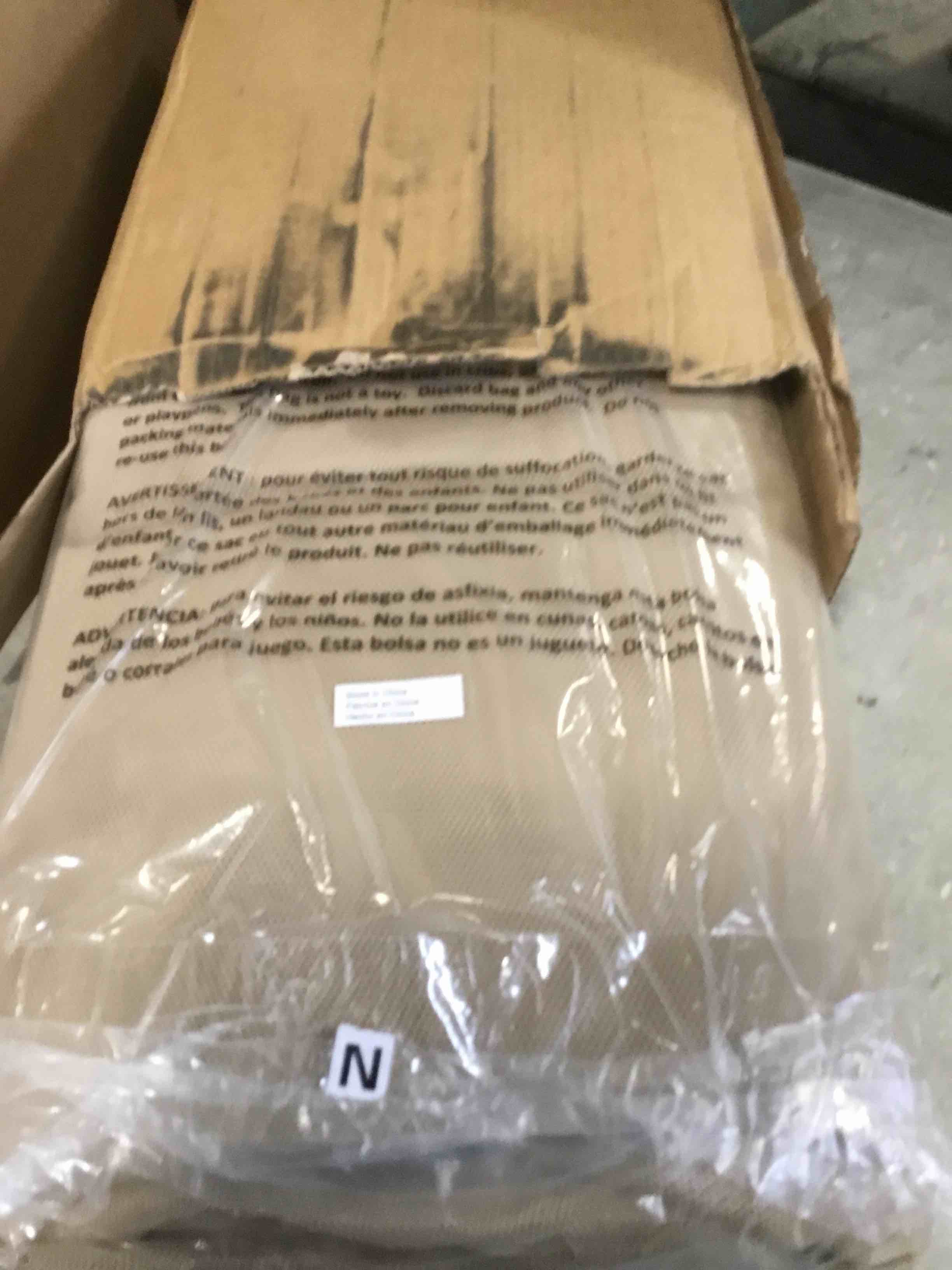 https://s3.amazonaws.com/lotting-images-prod/bidfta/BLU6649502_1722517767545.jpeg