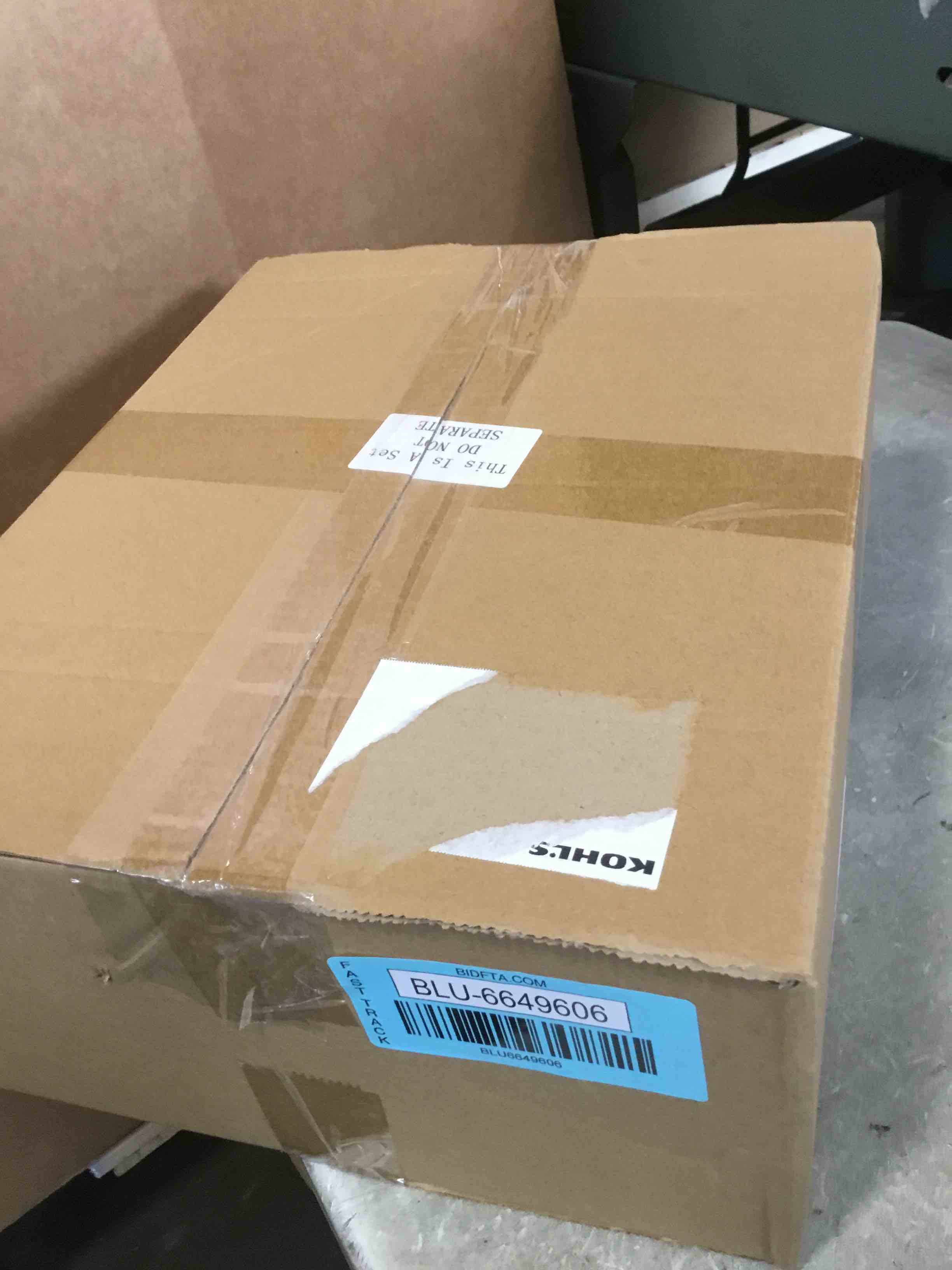 https://s3.amazonaws.com/lotting-images-prod/bidfta/BLU6649606_1722530347143.jpeg