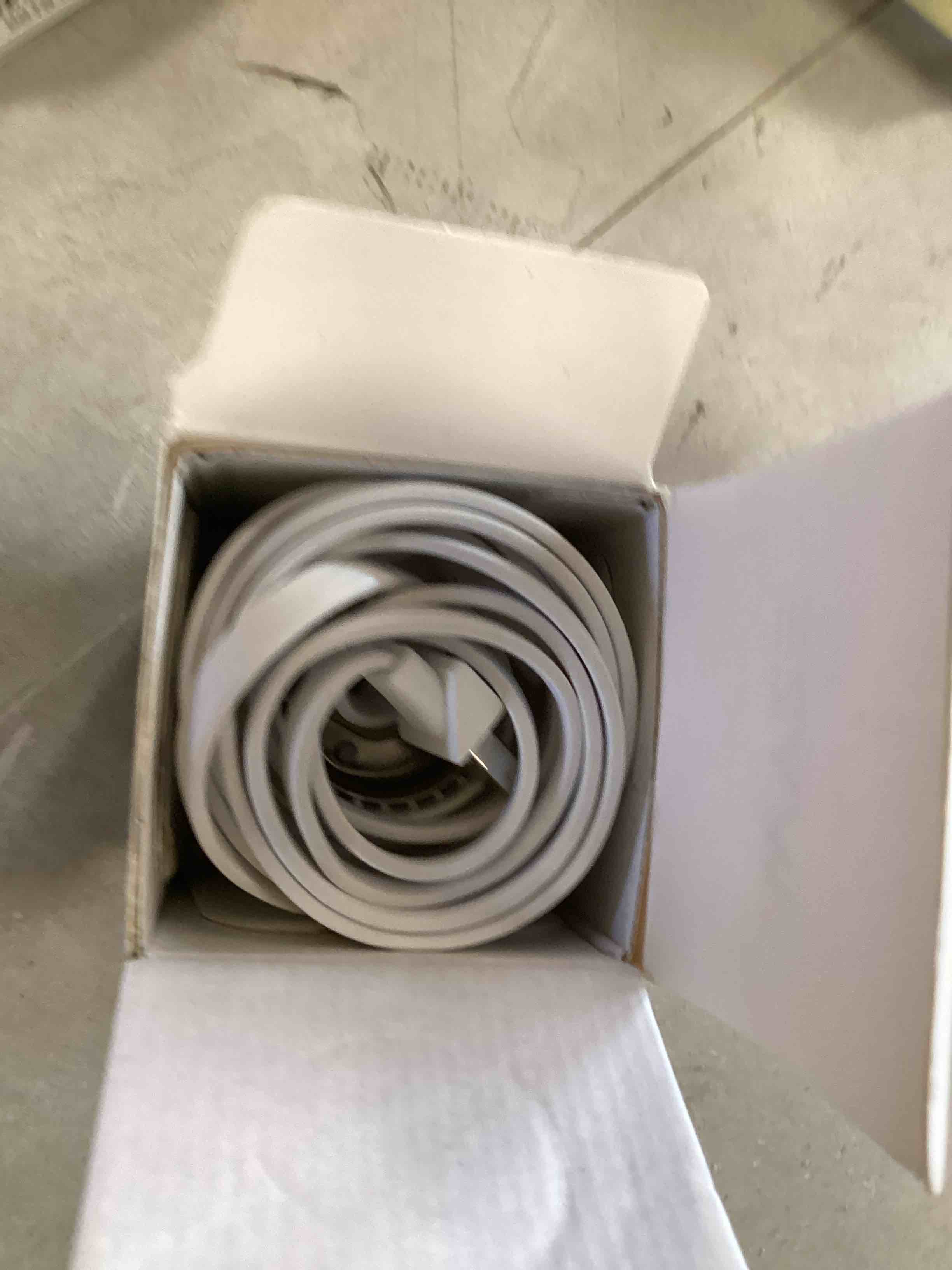 https://s3.amazonaws.com/lotting-images-prod/bidfta/BLU6649800_1722951567254.jpeg