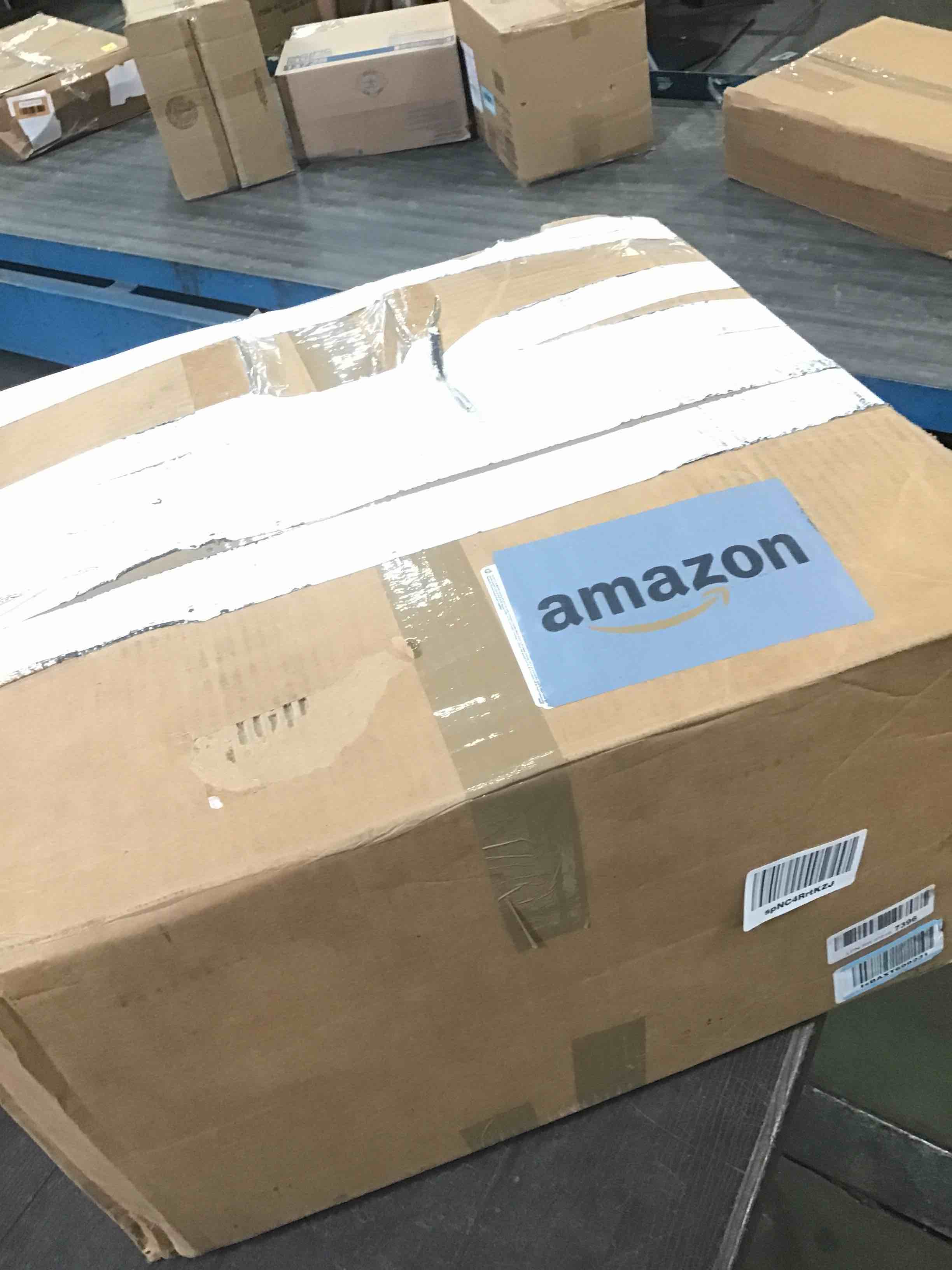 https://s3.amazonaws.com/lotting-images-prod/bidfta/BLU6650591_1719846933849.jpeg