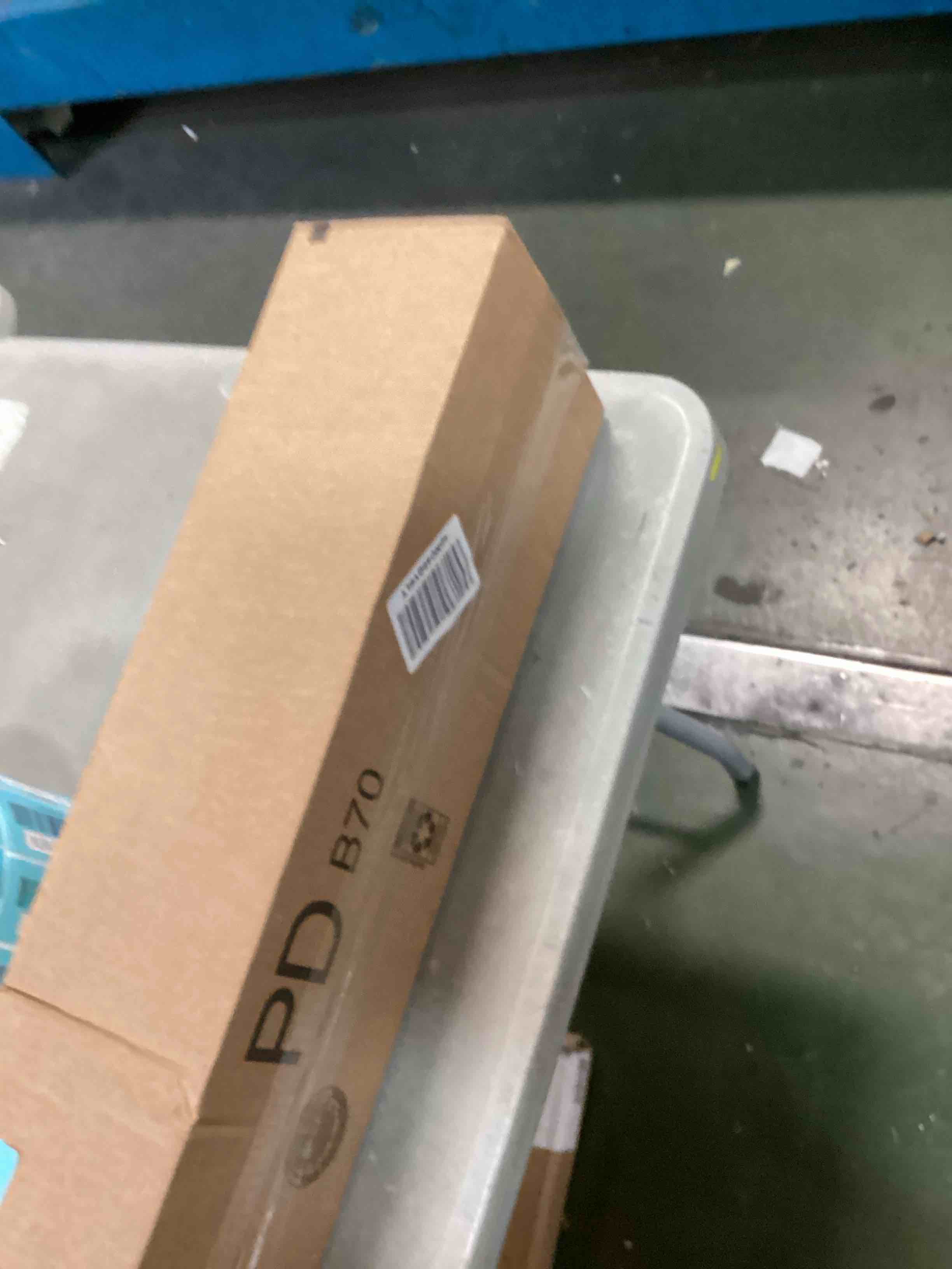 https://s3.amazonaws.com/lotting-images-prod/bidfta/BLU6651668_1719947945893.jpeg