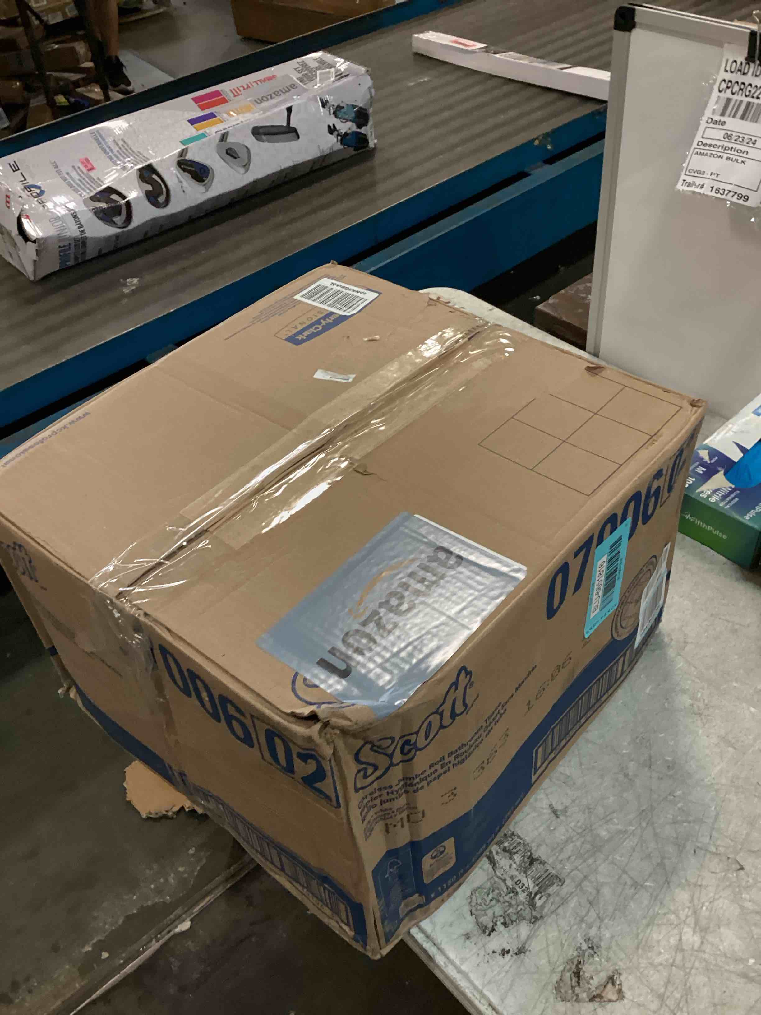 https://s3.amazonaws.com/lotting-images-prod/bidfta/BLU6651816_1720022683018.jpeg