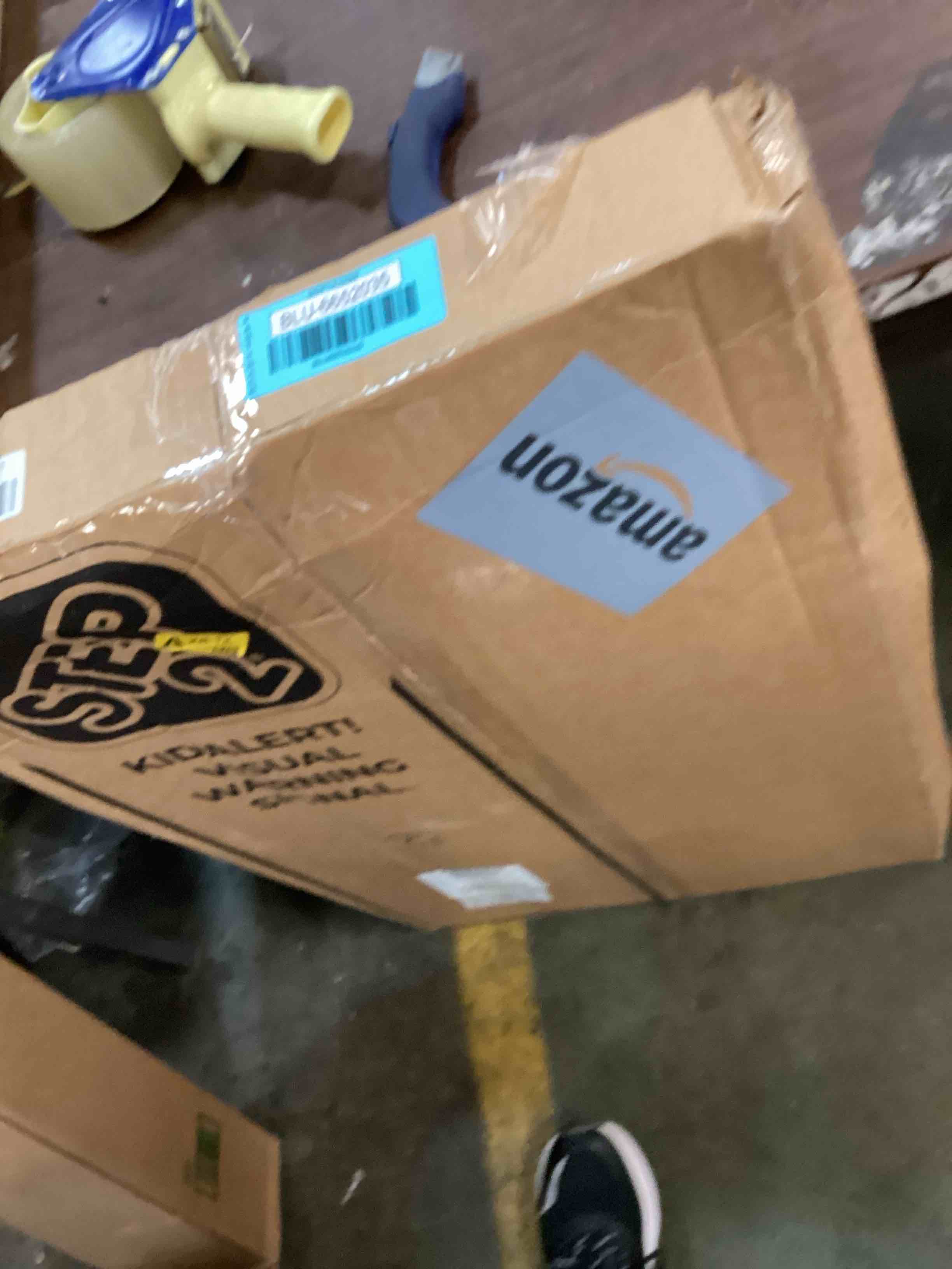 https://s3.amazonaws.com/lotting-images-prod/bidfta/BLU6652035_1720196067689.jpeg