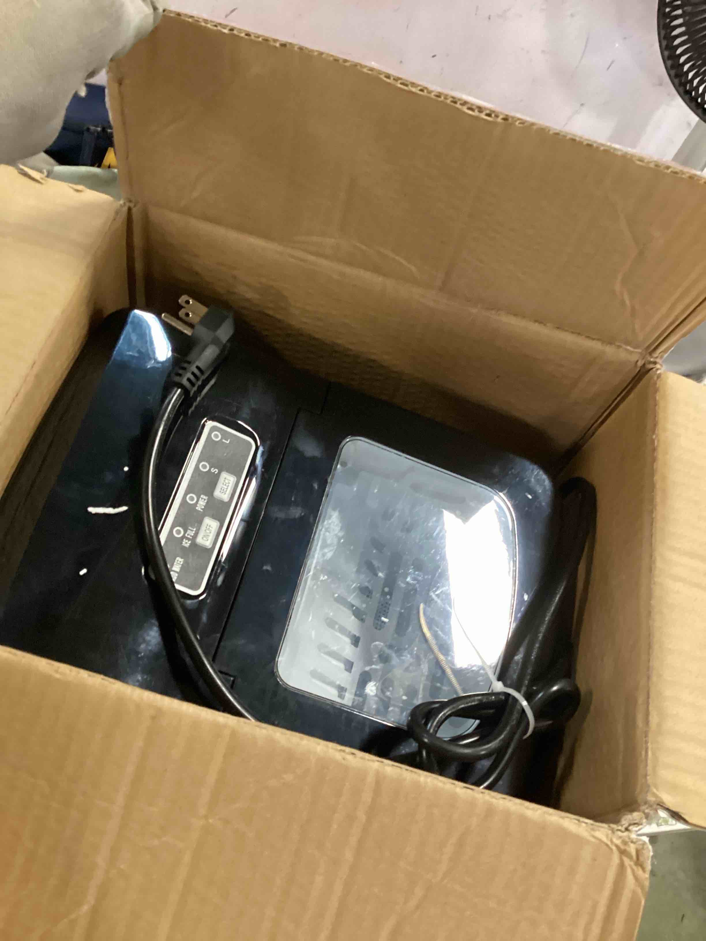 https://s3.amazonaws.com/lotting-images-prod/bidfta/BLU6652322_1720455269251.jpeg