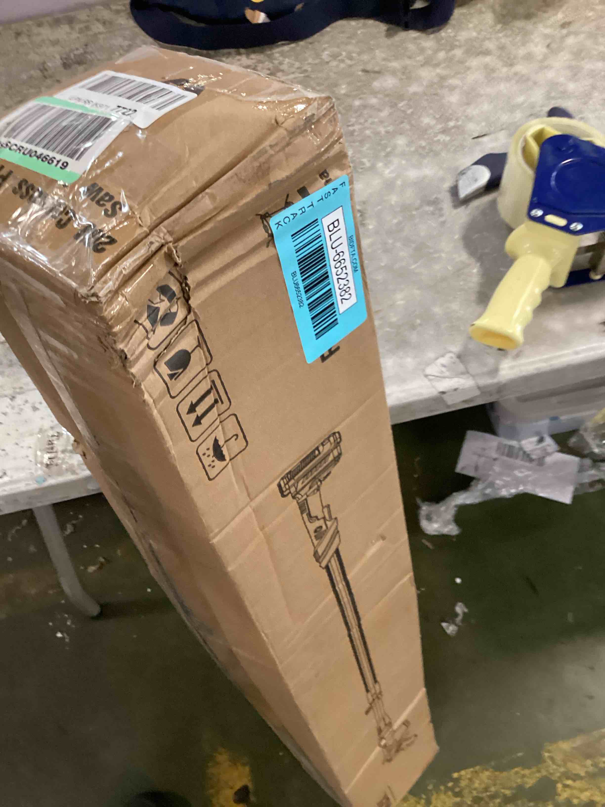 https://s3.amazonaws.com/lotting-images-prod/bidfta/BLU6652382_1720463403210.jpeg