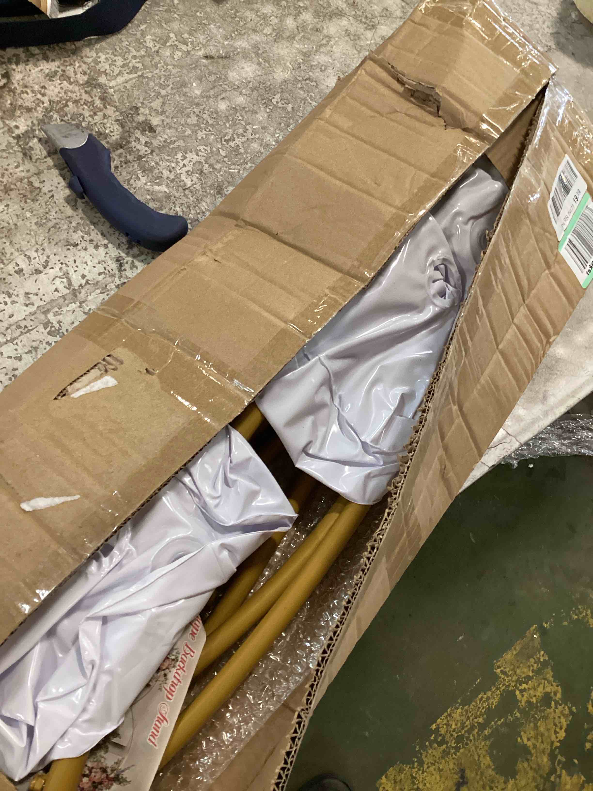 https://s3.amazonaws.com/lotting-images-prod/bidfta/BLU6652384_1720463610963.jpeg