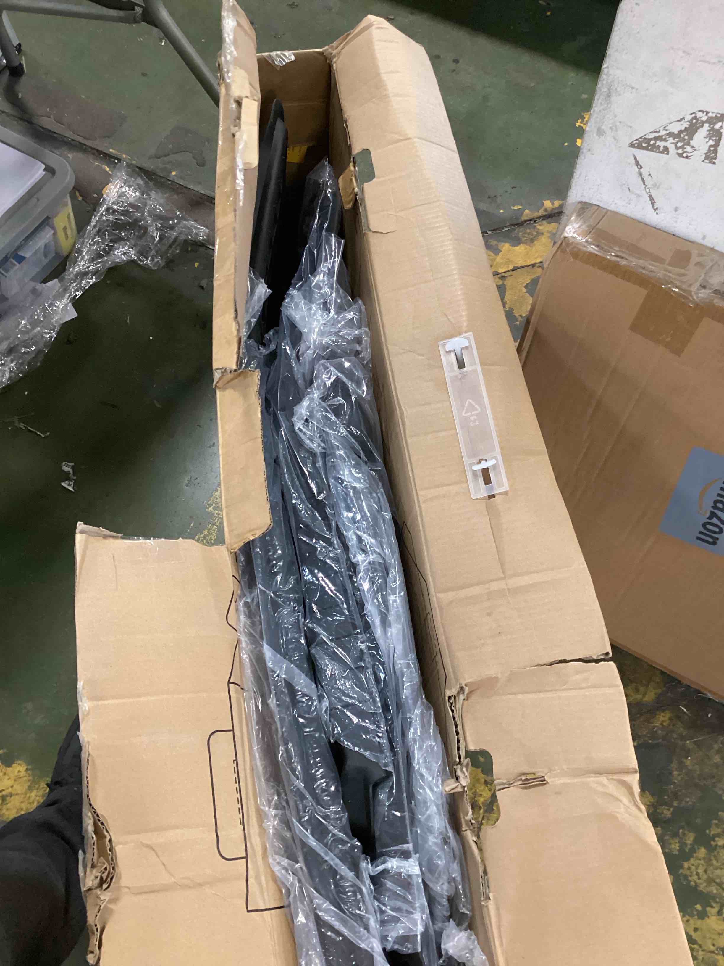 https://s3.amazonaws.com/lotting-images-prod/bidfta/BLU6652405_1720467394610.jpeg