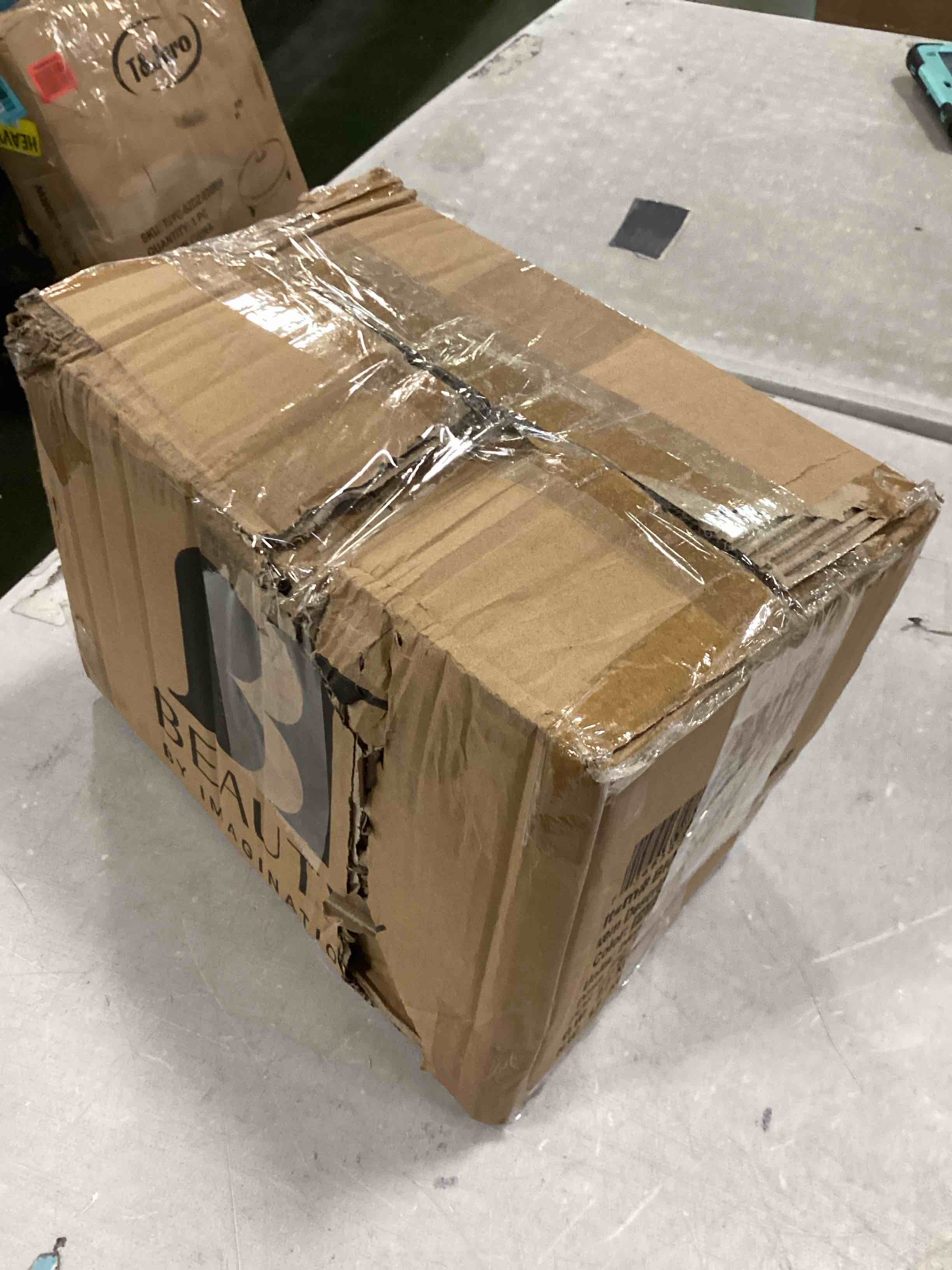 https://s3.amazonaws.com/lotting-images-prod/bidfta/BLU6652572_1720545681245.jpeg
