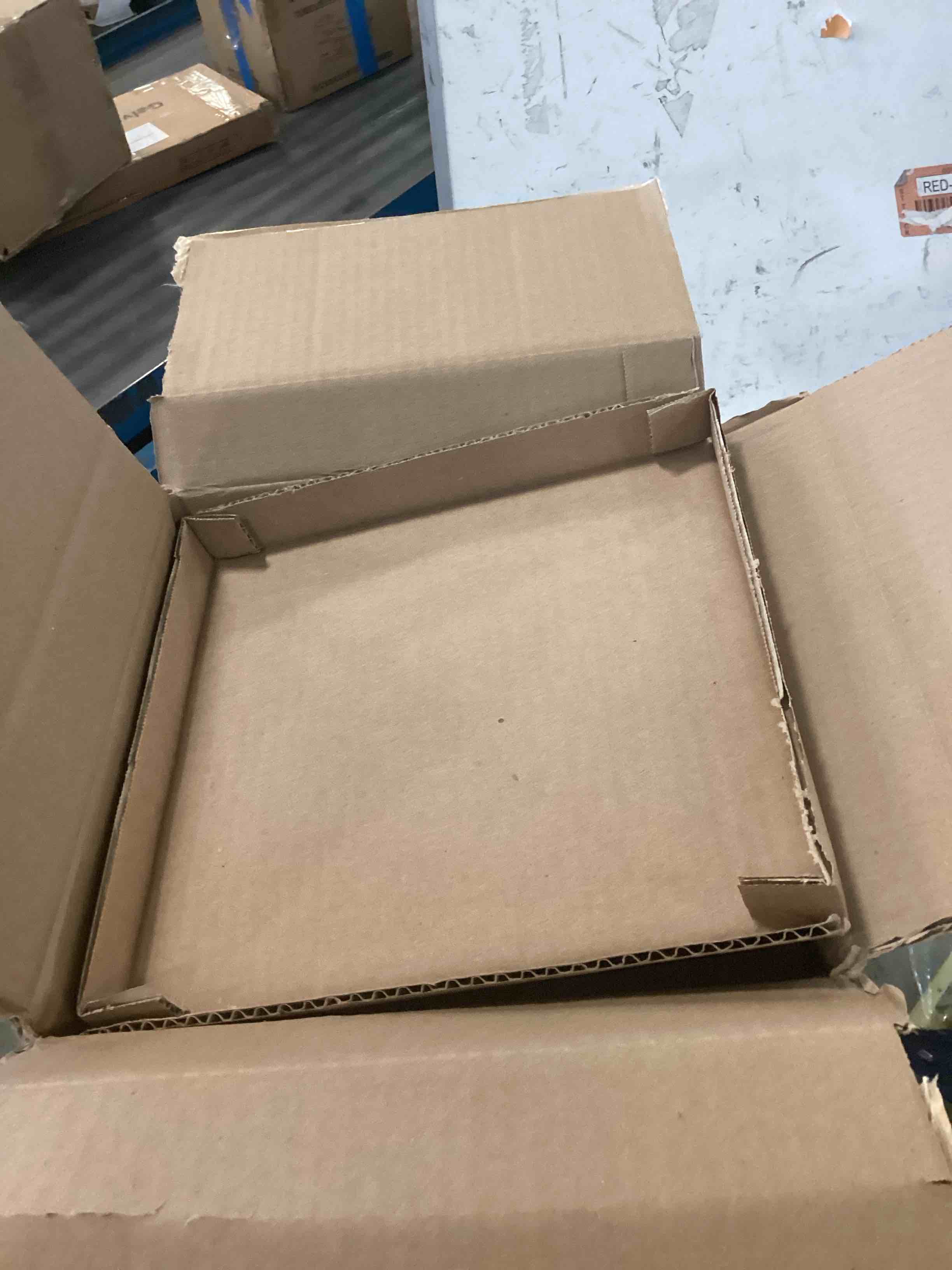 https://s3.amazonaws.com/lotting-images-prod/bidfta/BLU6652959_1719949517281.jpeg
