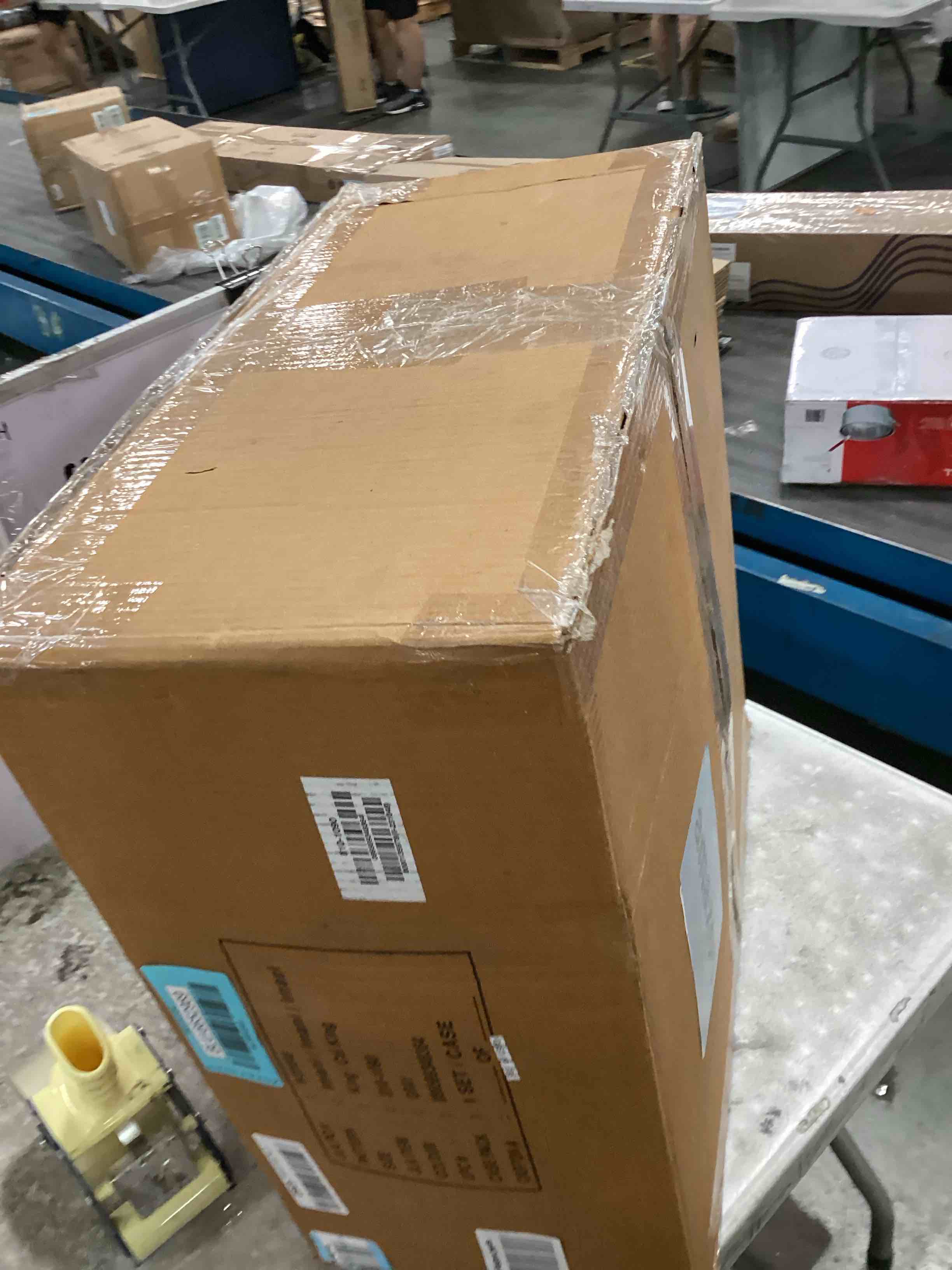 https://s3.amazonaws.com/lotting-images-prod/bidfta/BLU6652990_1720005547932.jpeg