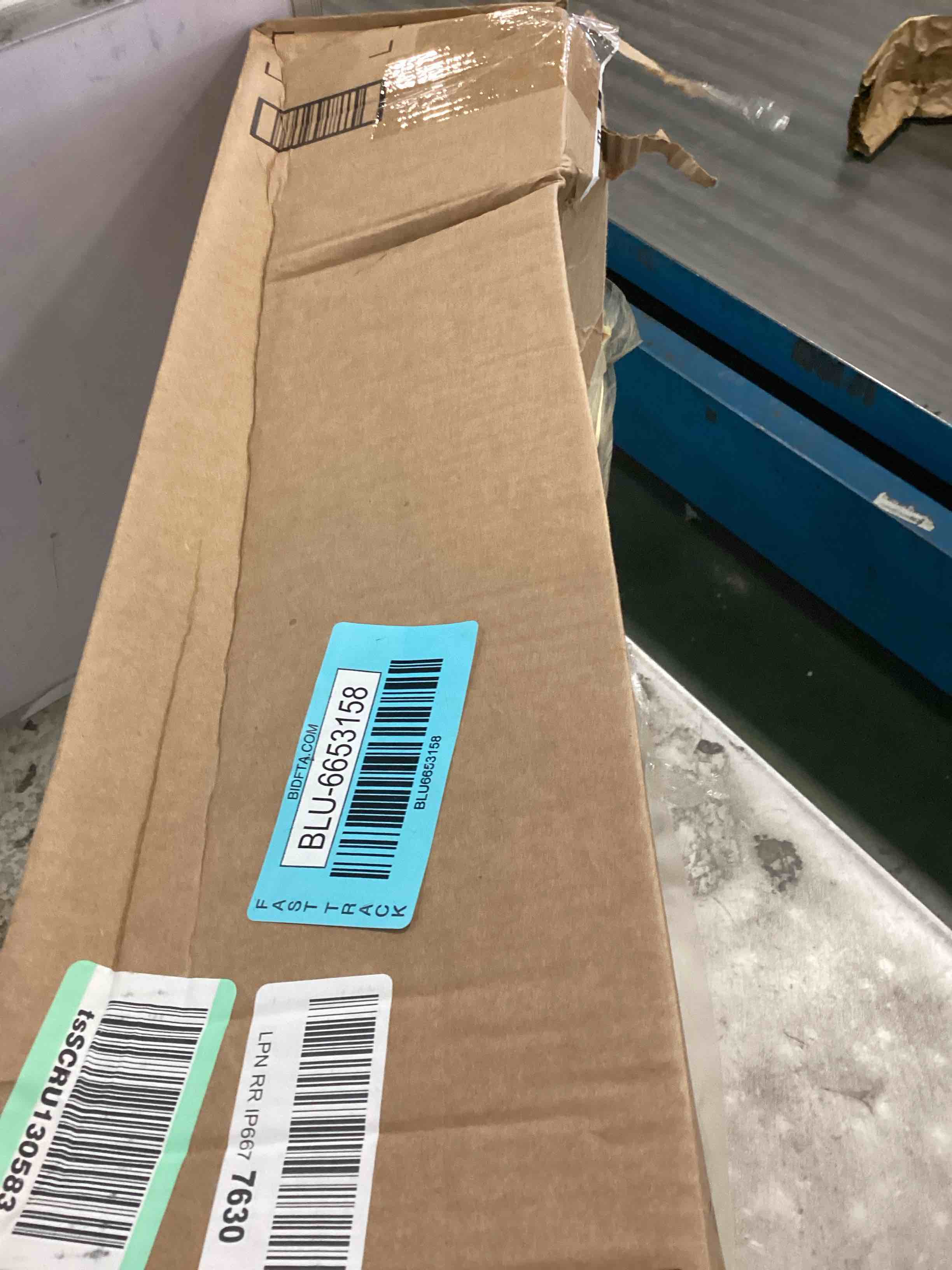 https://s3.amazonaws.com/lotting-images-prod/bidfta/BLU6653158_1720028915648.jpeg