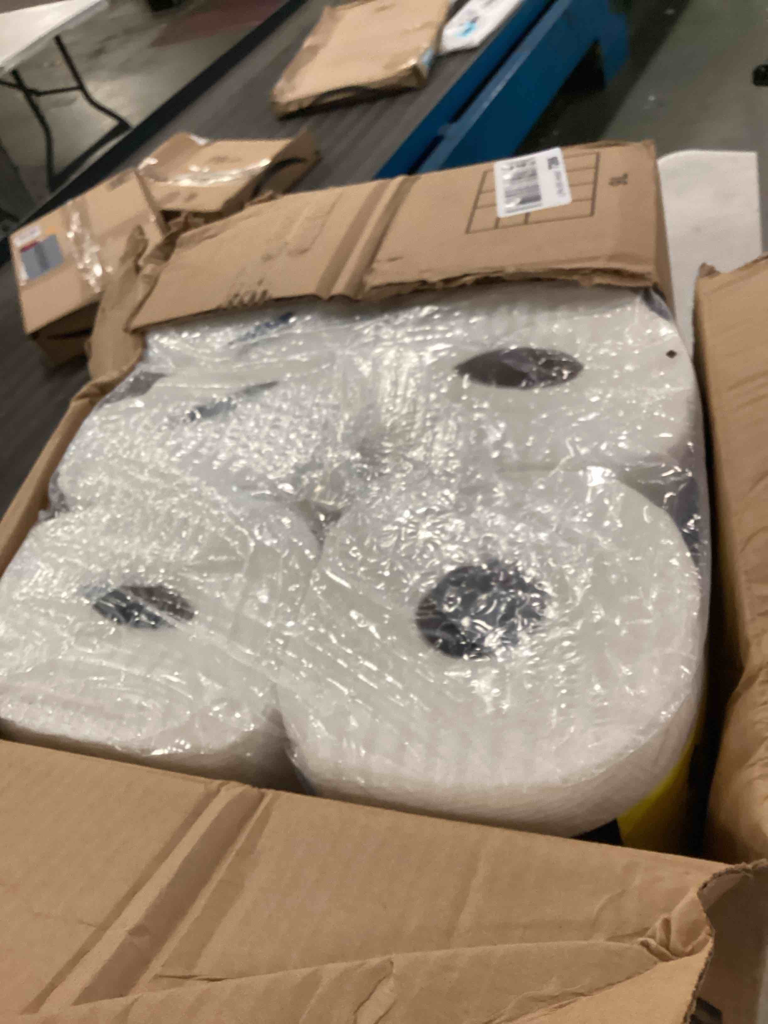 https://s3.amazonaws.com/lotting-images-prod/bidfta/BLU6653309_1720189533968.jpeg