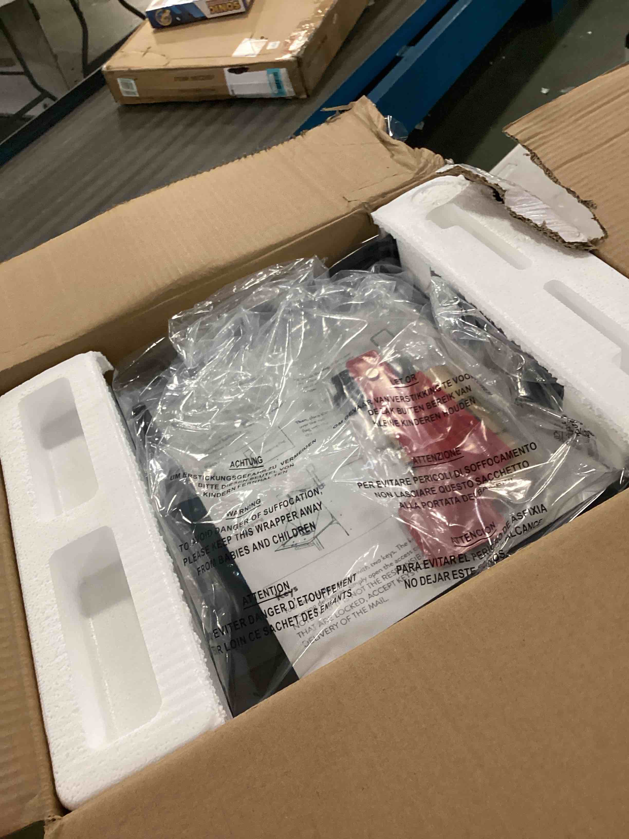https://s3.amazonaws.com/lotting-images-prod/bidfta/BLU6653316_1720190455443.jpeg