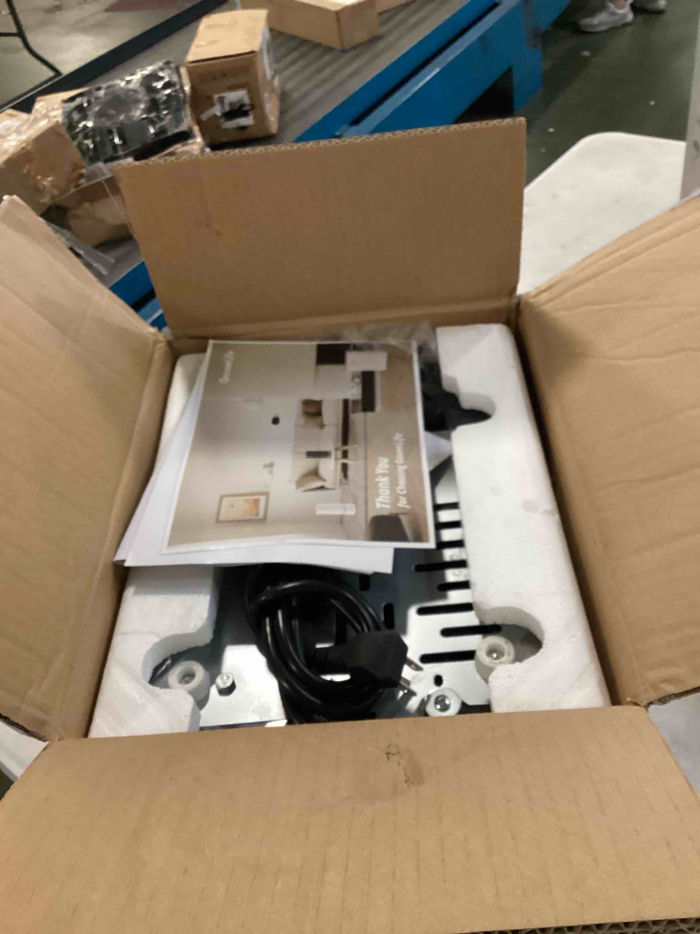 https://s3.amazonaws.com/lotting-images-prod/bidfta/BLU6653345_1720196482899.jpeg