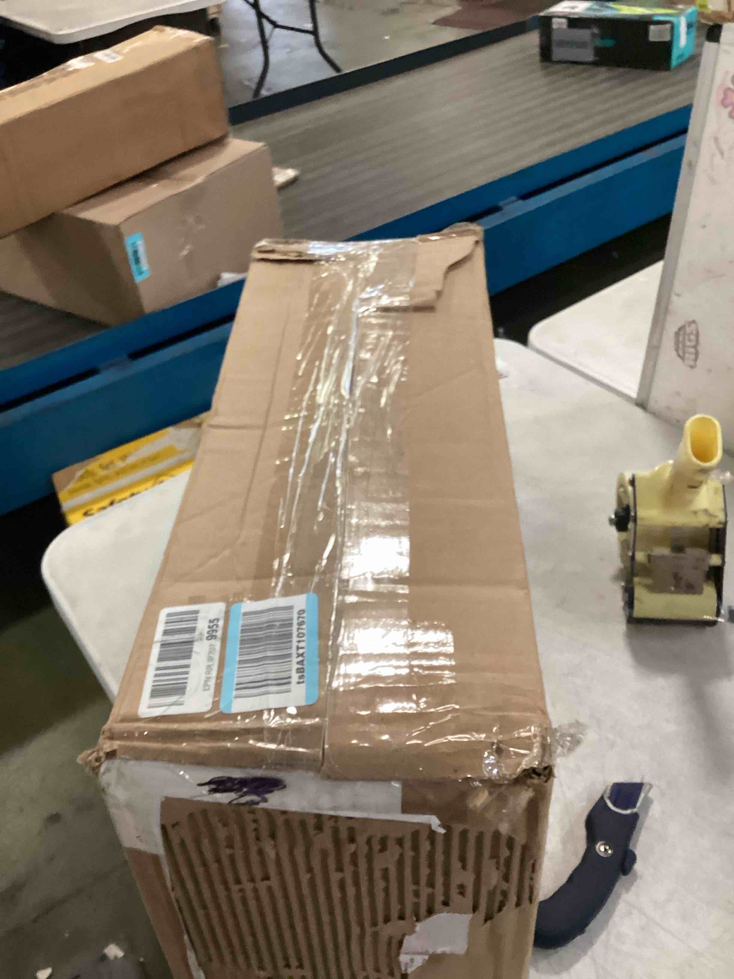 https://s3.amazonaws.com/lotting-images-prod/bidfta/BLU6653419_1720208786584.jpeg