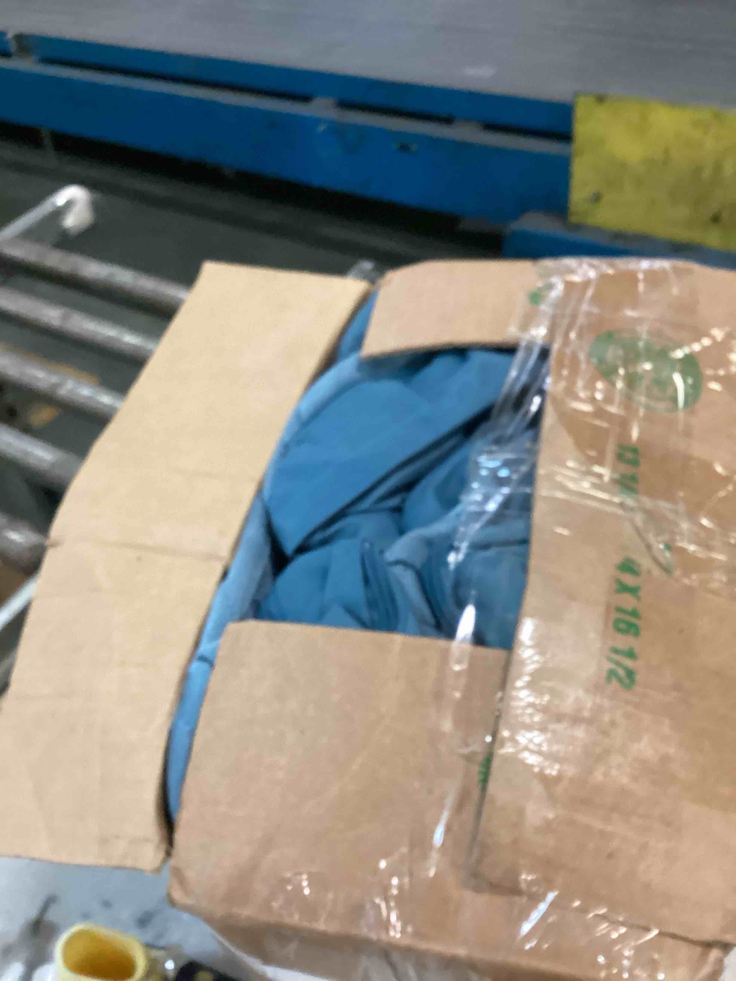 https://s3.amazonaws.com/lotting-images-prod/bidfta/BLU6653507_1720445926163.jpeg