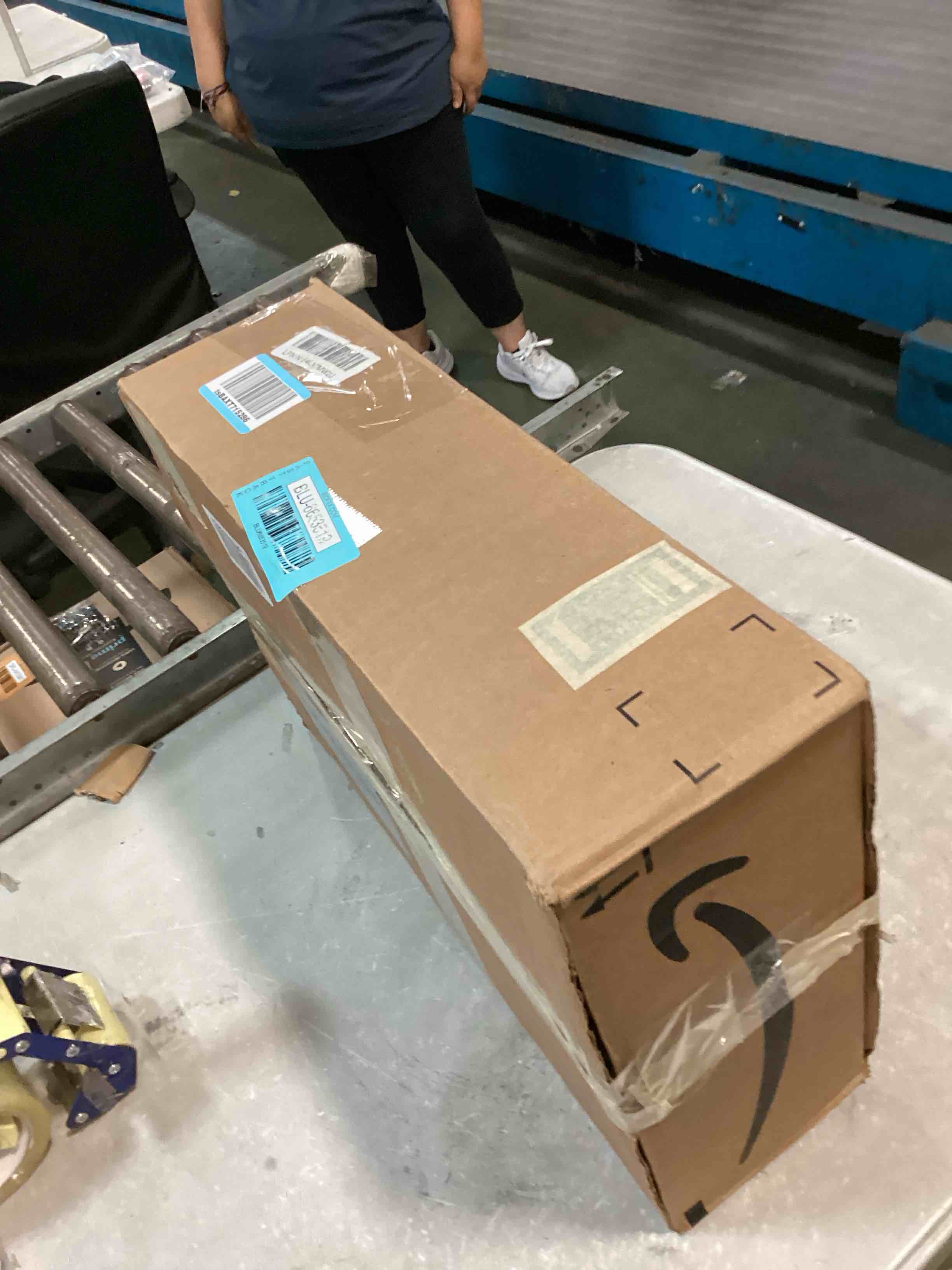 https://s3.amazonaws.com/lotting-images-prod/bidfta/BLU6653519_1720448333883.jpeg
