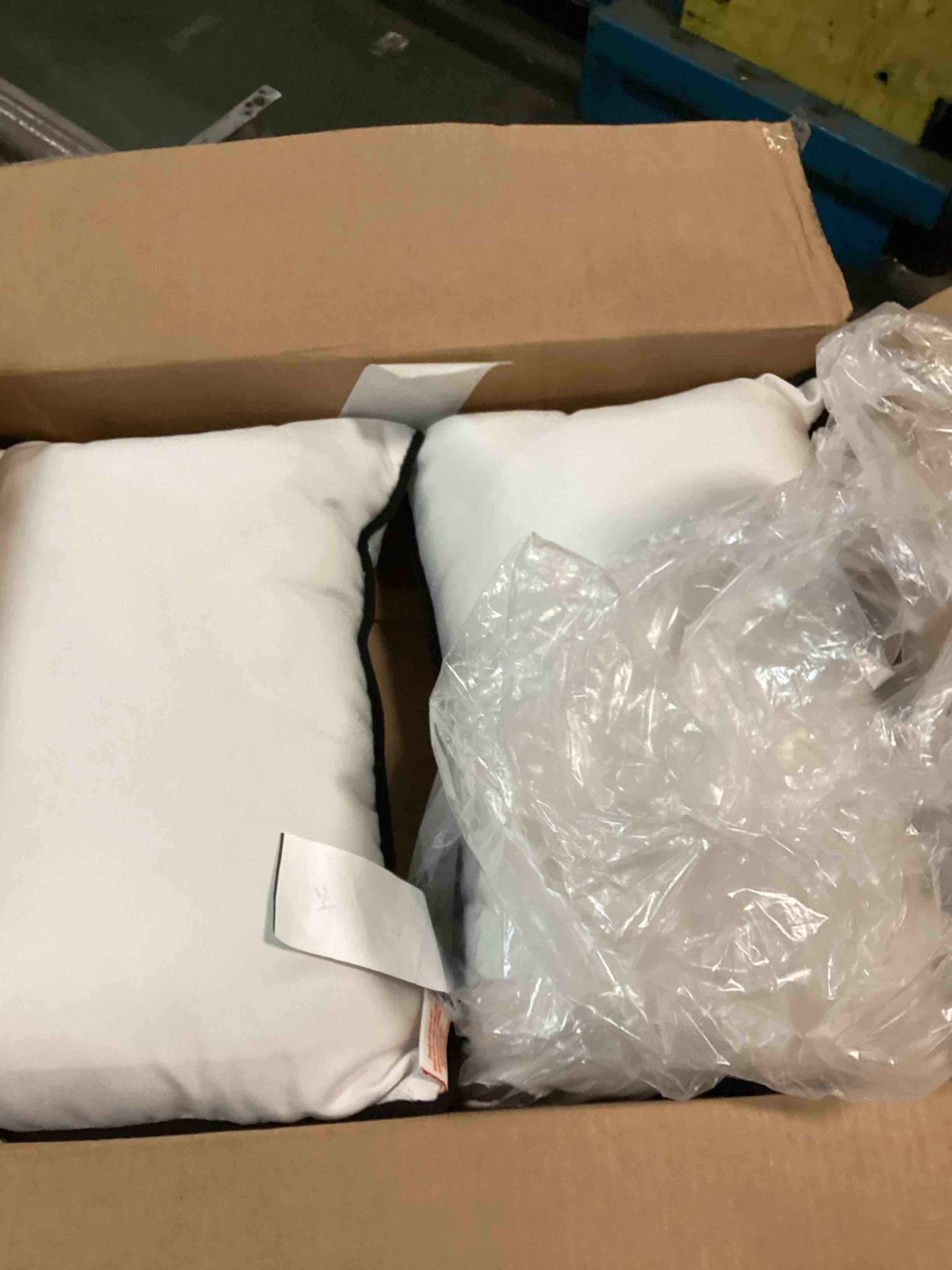 https://s3.amazonaws.com/lotting-images-prod/bidfta/BLU6653519_1720448366834.jpeg