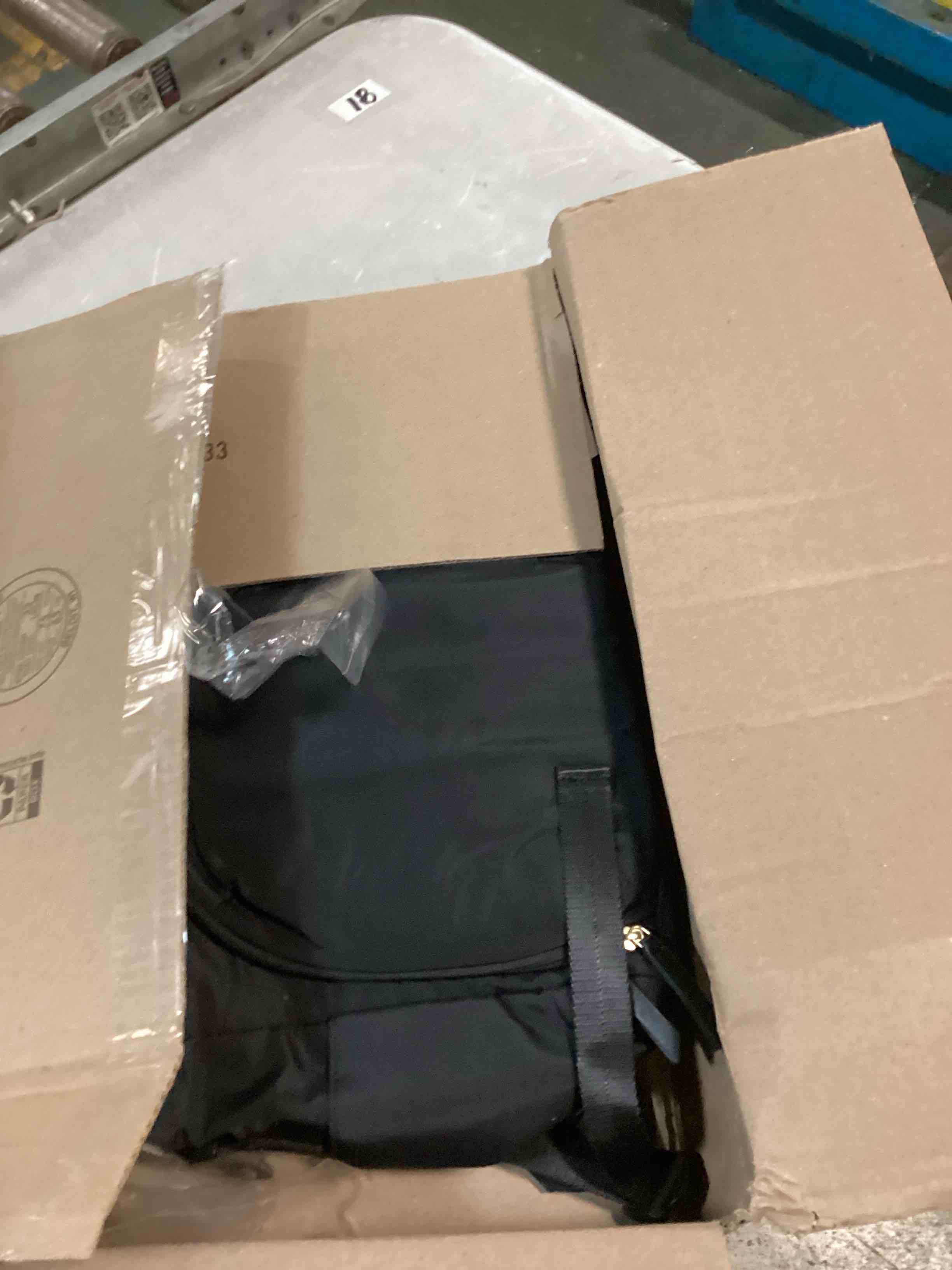 https://s3.amazonaws.com/lotting-images-prod/bidfta/BLU6653531_1720449660863.jpeg