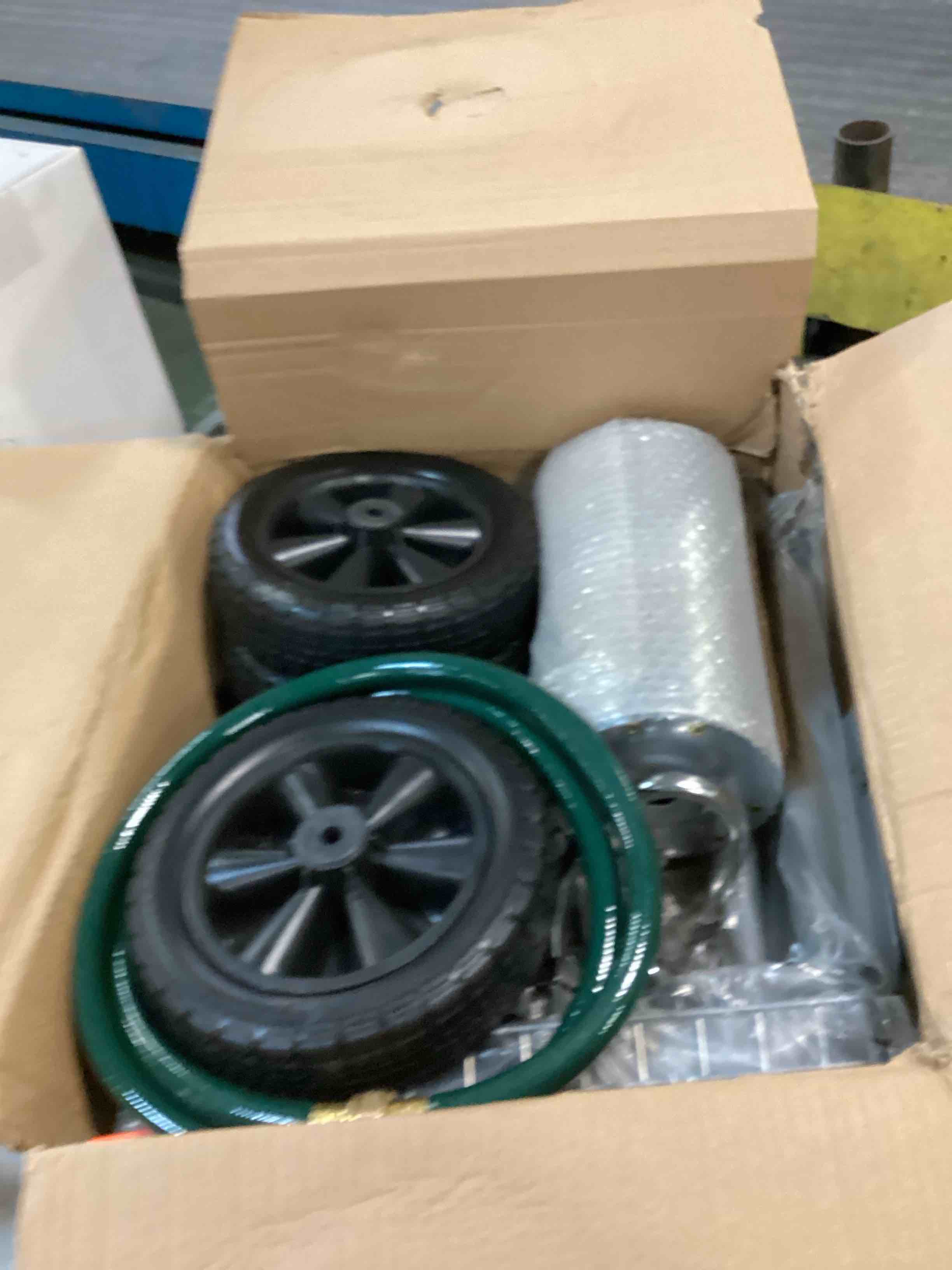 https://s3.amazonaws.com/lotting-images-prod/bidfta/BLU6653568_1720453536449.jpeg